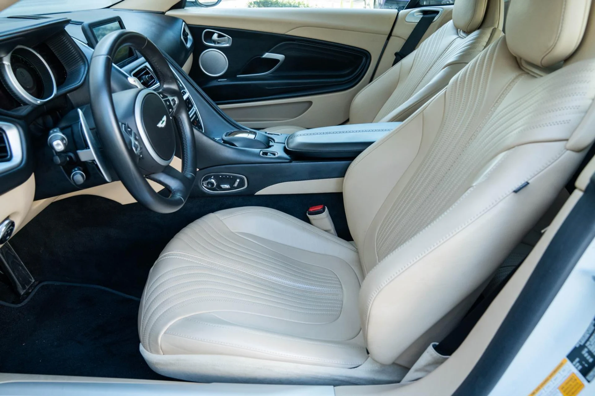 mph017_2212511599_Used_2019_Aston_Martin_DB_11_Volante_1769250092_45768e0431