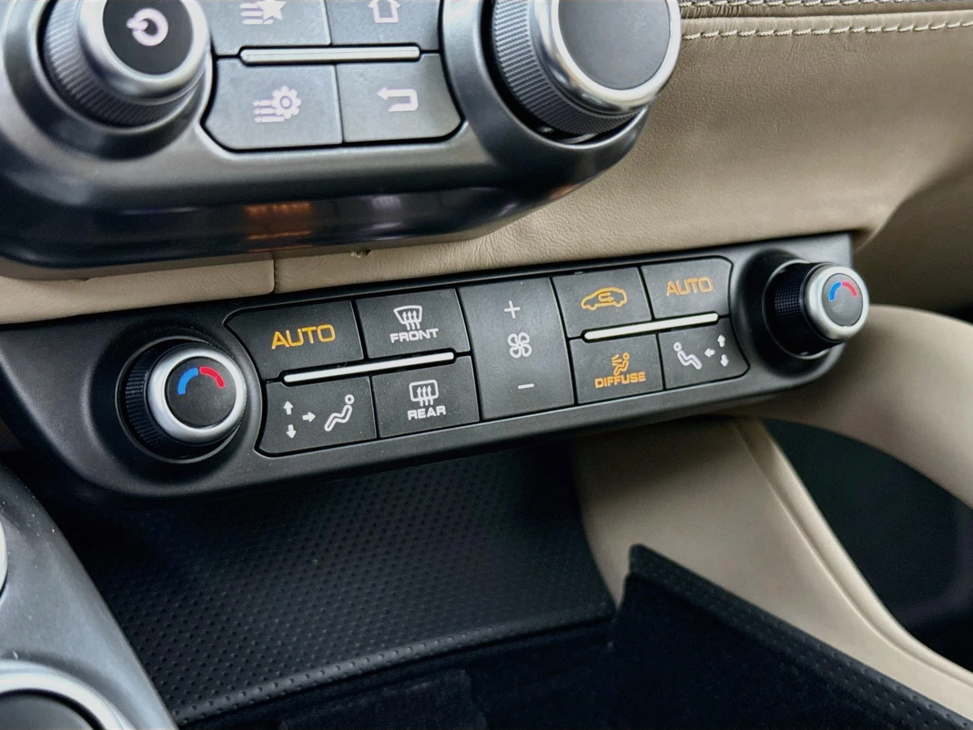 mph017_2212536094_Used_2019_Ferrari_GTC_4_Lusso_1792629164_0b31ba9f8a