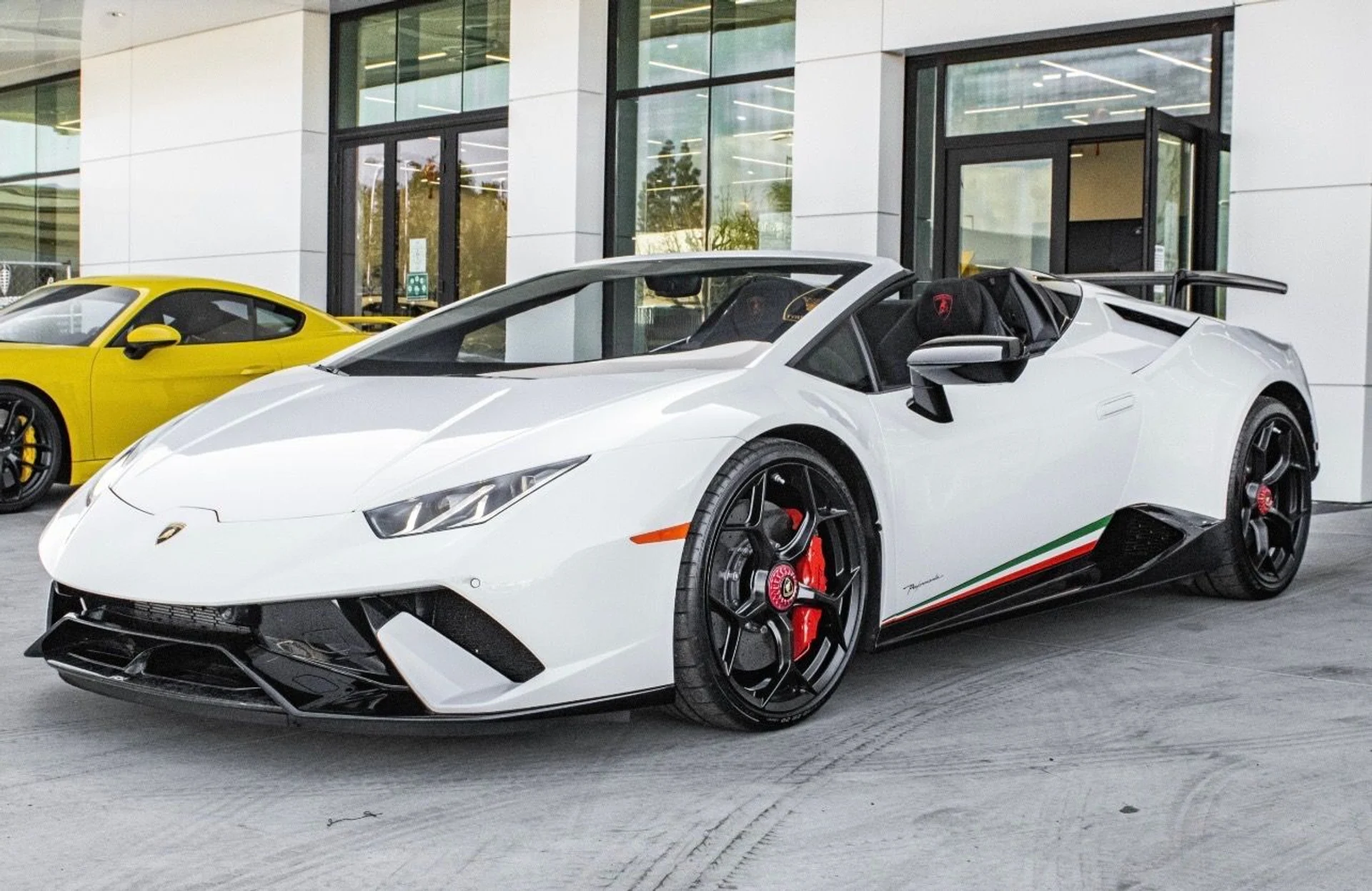 mph017_221270415_Used_2018_Lamborghini_Huracan_LP_640_4_Performante_Spyder_1776111564_3dcbf28559