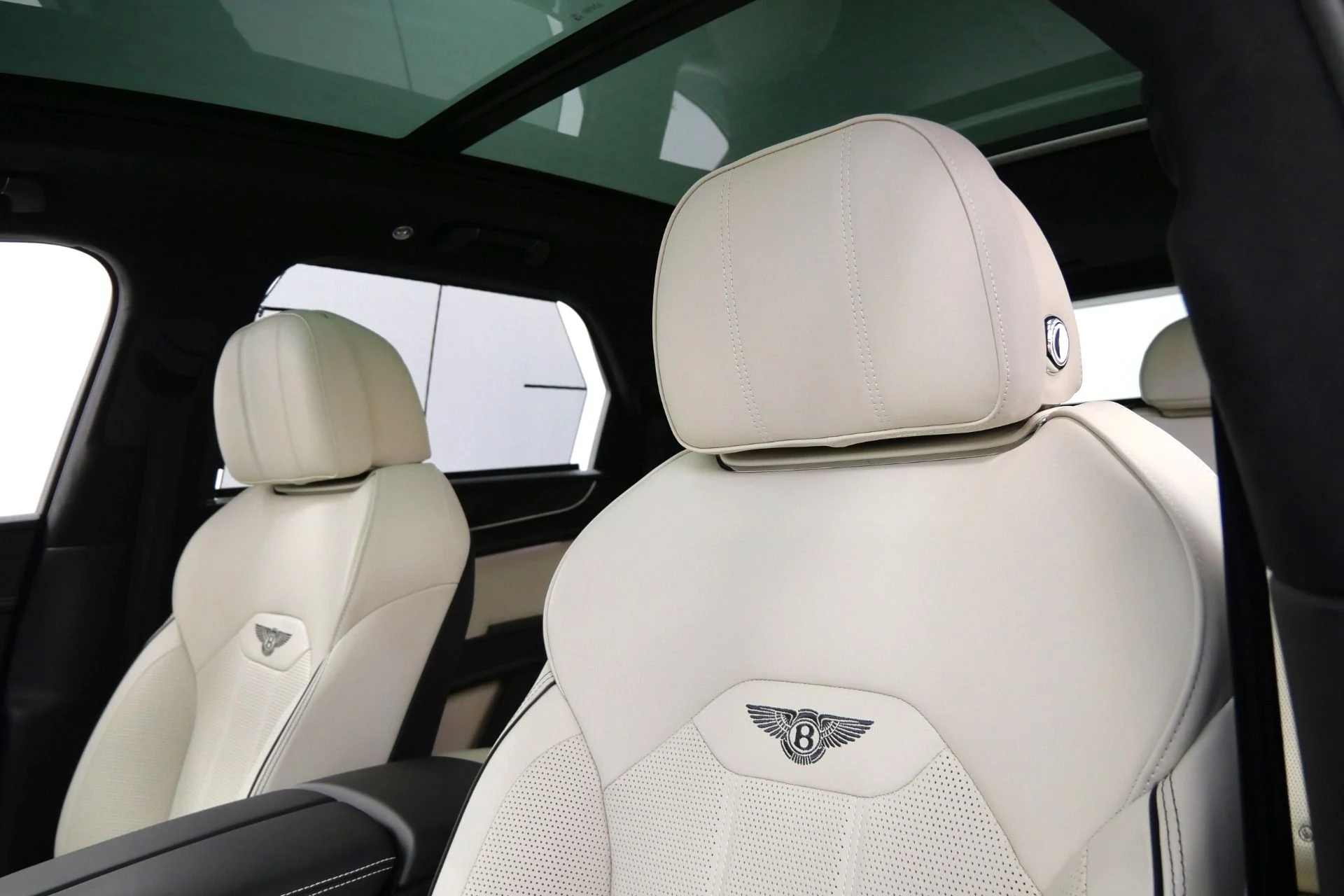 mph017_221304620_Used_2023_Bentley_Bentayga_V8_Touring_Specification_Front_Seat_Comfort_Specification_1783533314_be35f54a5b