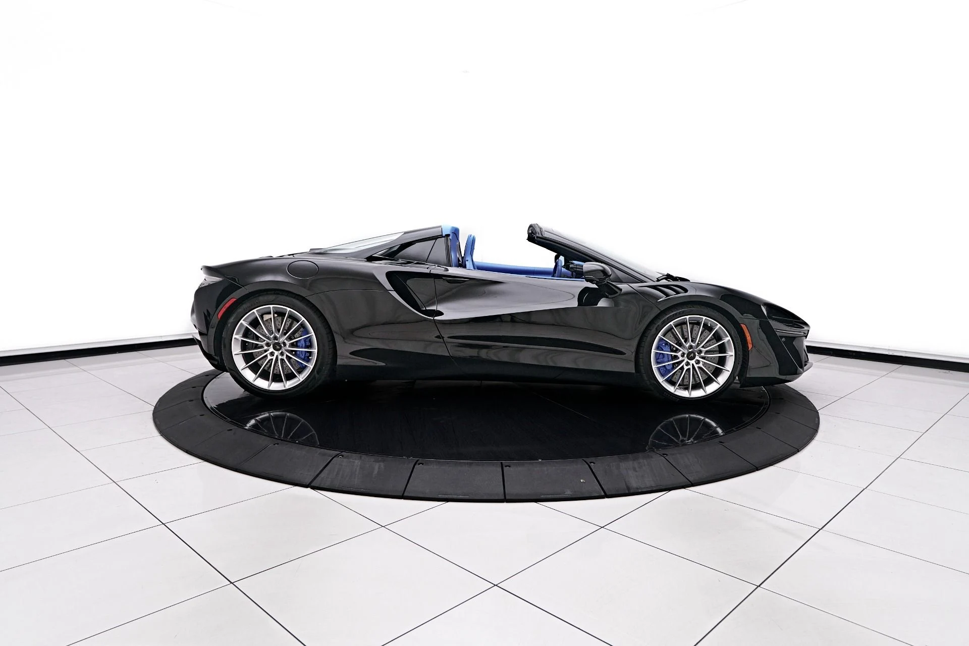 mph017_2213172552_Used_2025_Mc_Laren_Artura_Tech_Lux_1755283119_0fb359a4f9