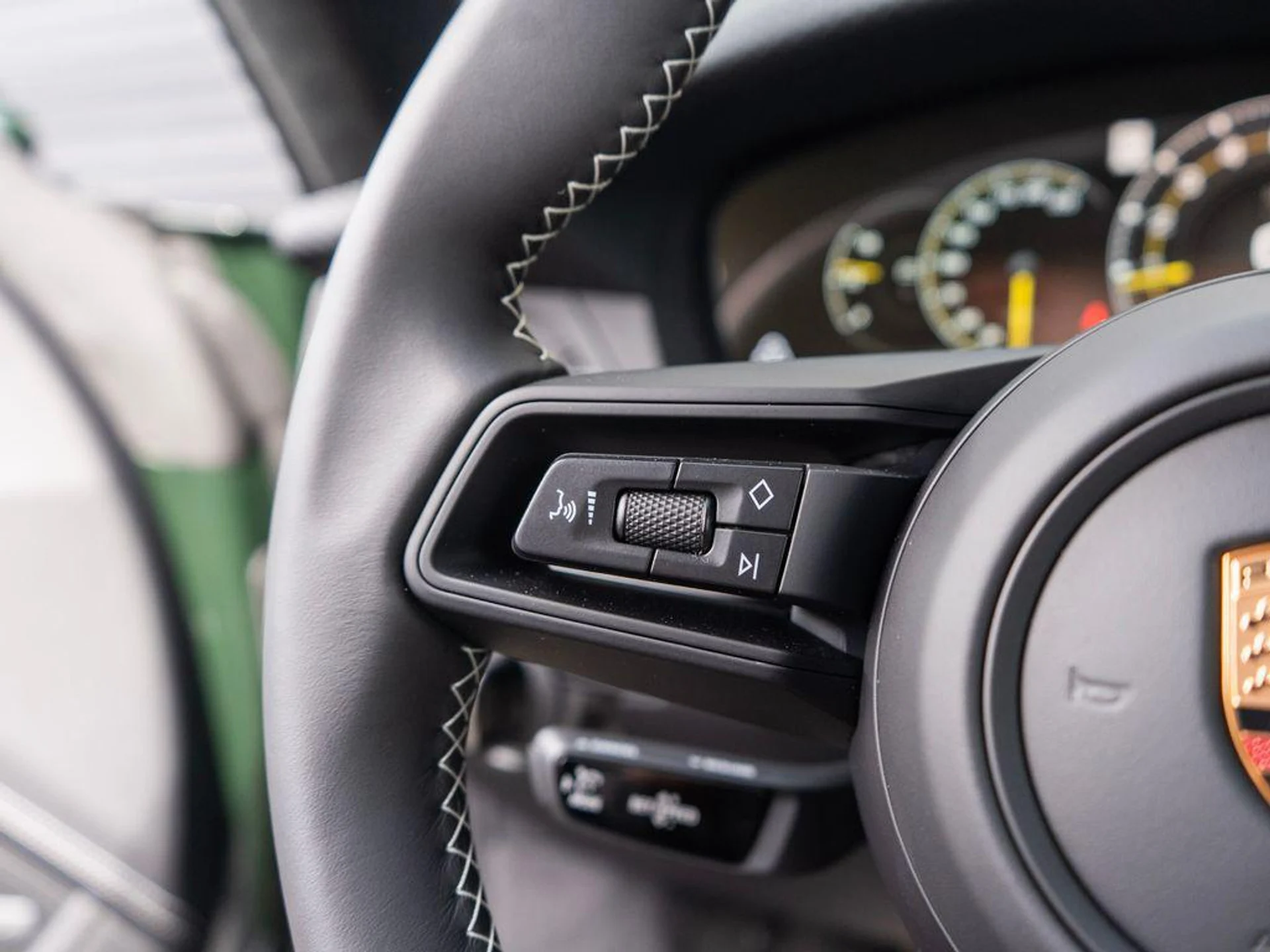 mph017_2217881920_t_H1_Ipq_XX_Kdsg_Uc_AZ_Rpd_FYZ_Na_O_Pk_961278d5f8