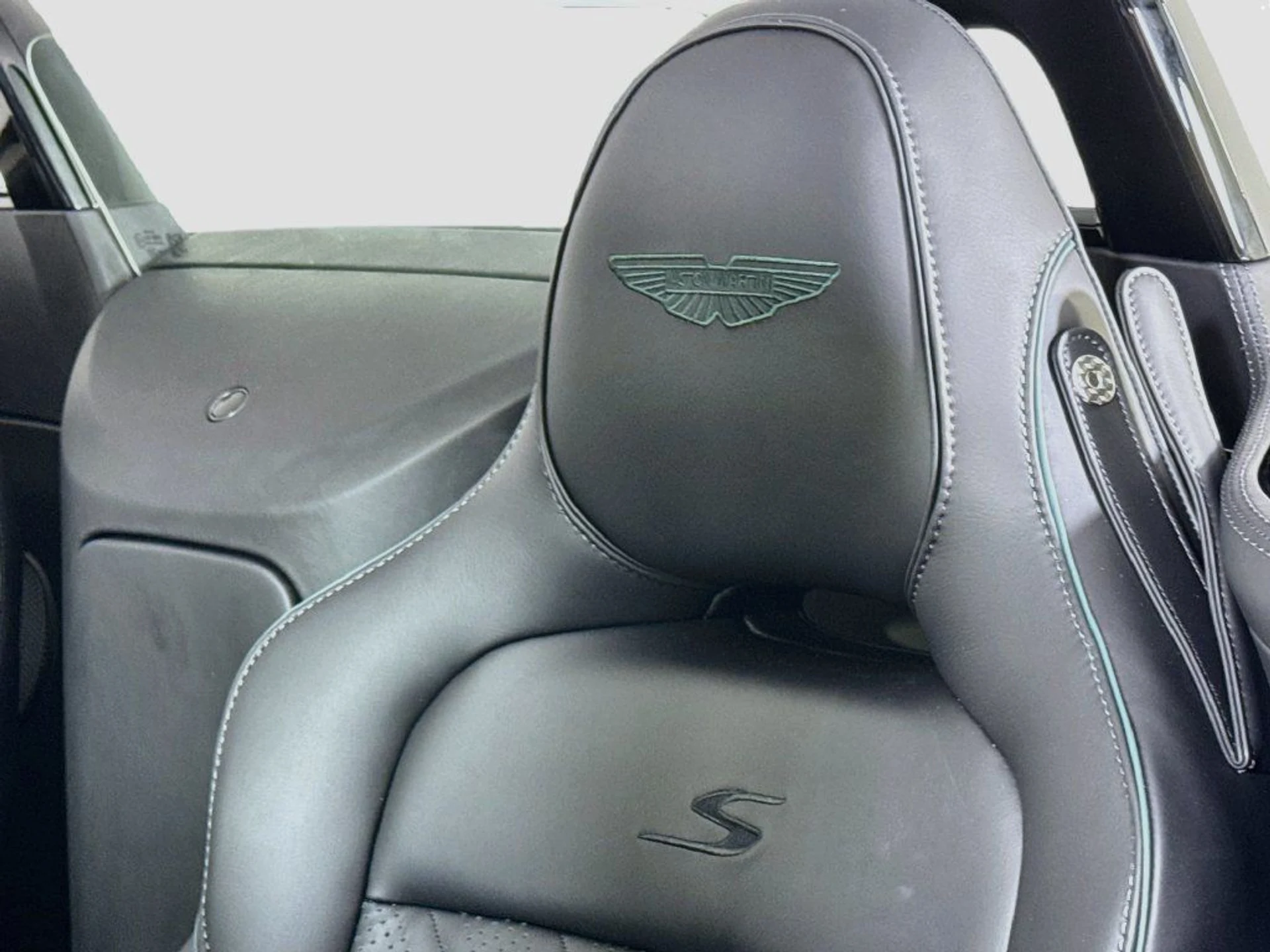mph017_2221367240_new_2026_aston_martin_vantage_sroadster_11350_23086736_17_1024_325a7fc294