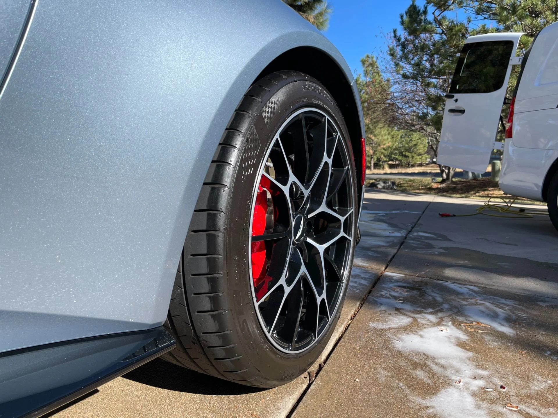 mph017_2225522925_Used_2021_Aston_Martin_Vantage_1762561018_9c09acf1a3