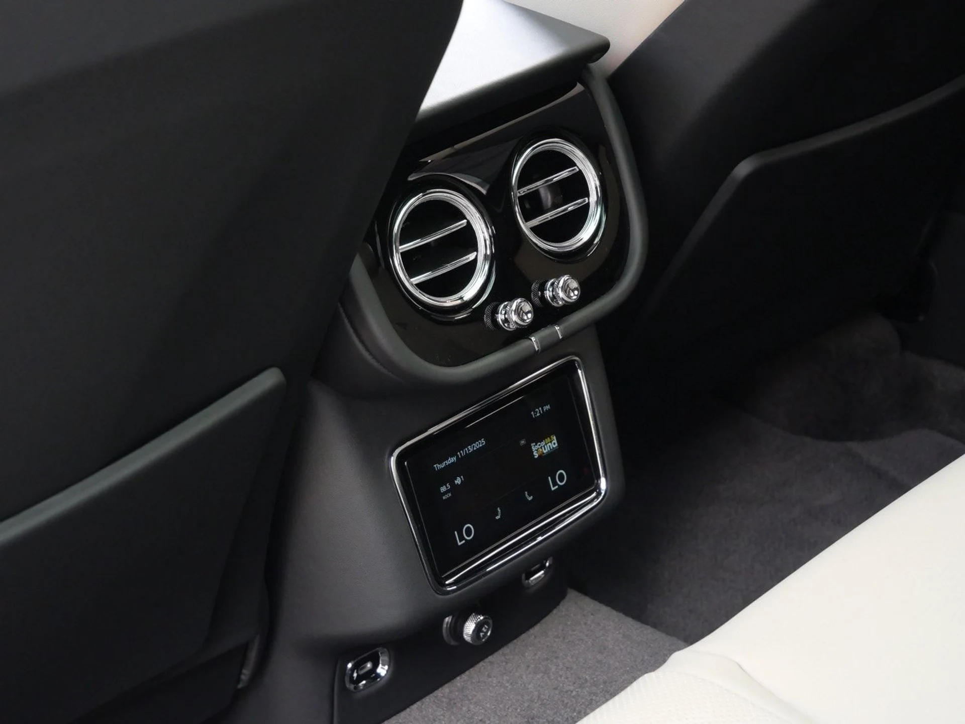 mph017_2227384446_4aa1e6b1e8e67f2c6ef81eb1b34feecax_0196230283