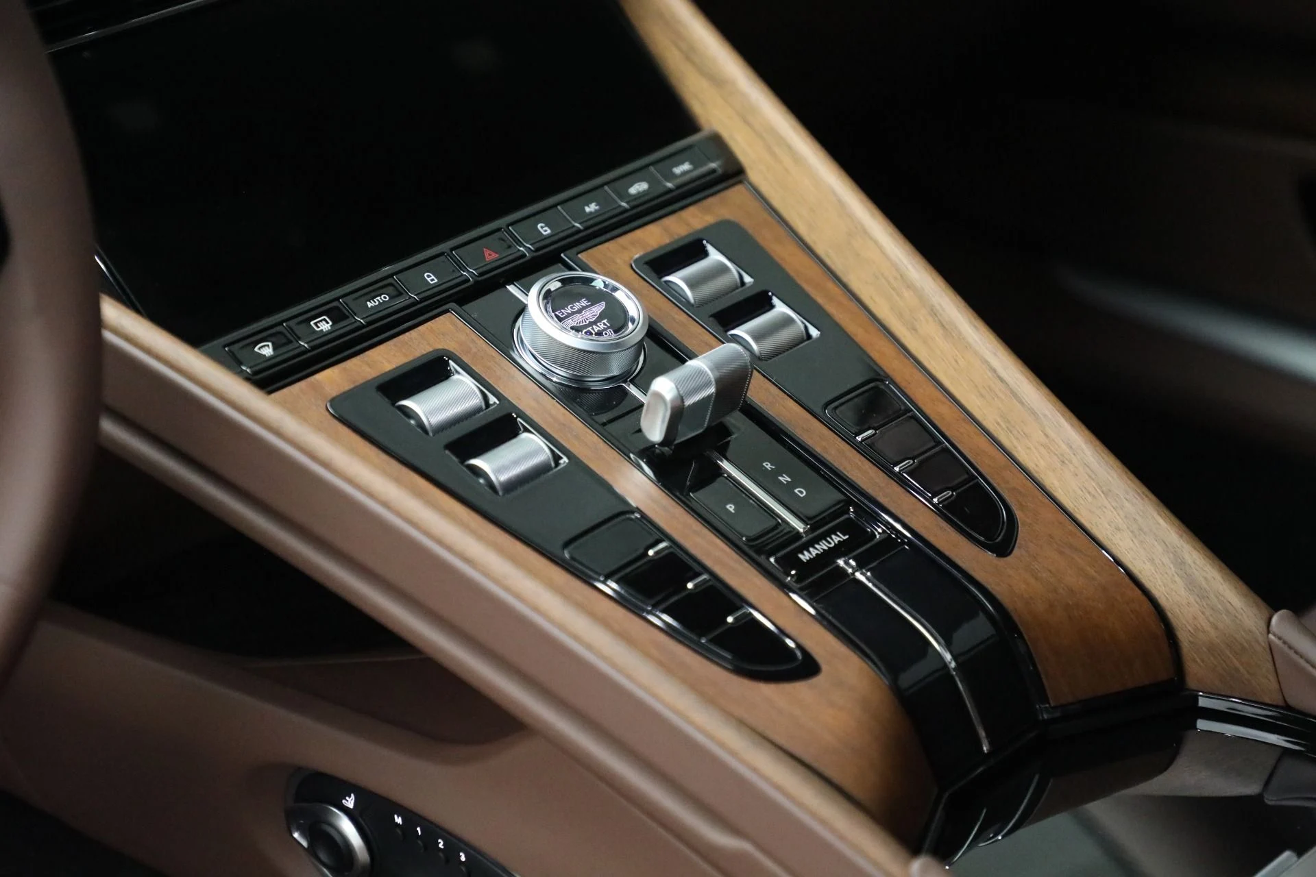 mph017_2227551211_Used_2025_Aston_Martin_DB_12_V8_1735241794_c7b03ba6b6