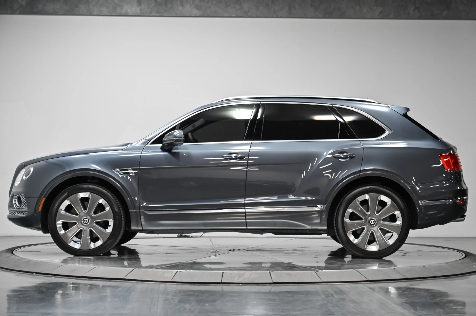mph017_2233671908_Used_2018_Bentley_Bentayga_Mulliner_1757623684_30b8f1fbd9