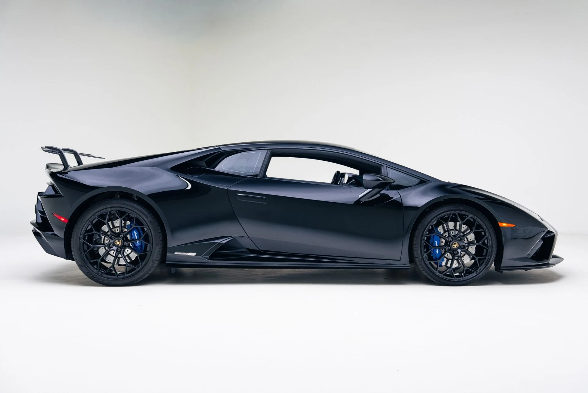 mph017_2236336543_Used_2021_Lamborghini_Huracan_EVO_1765497065_35a9cbf51e