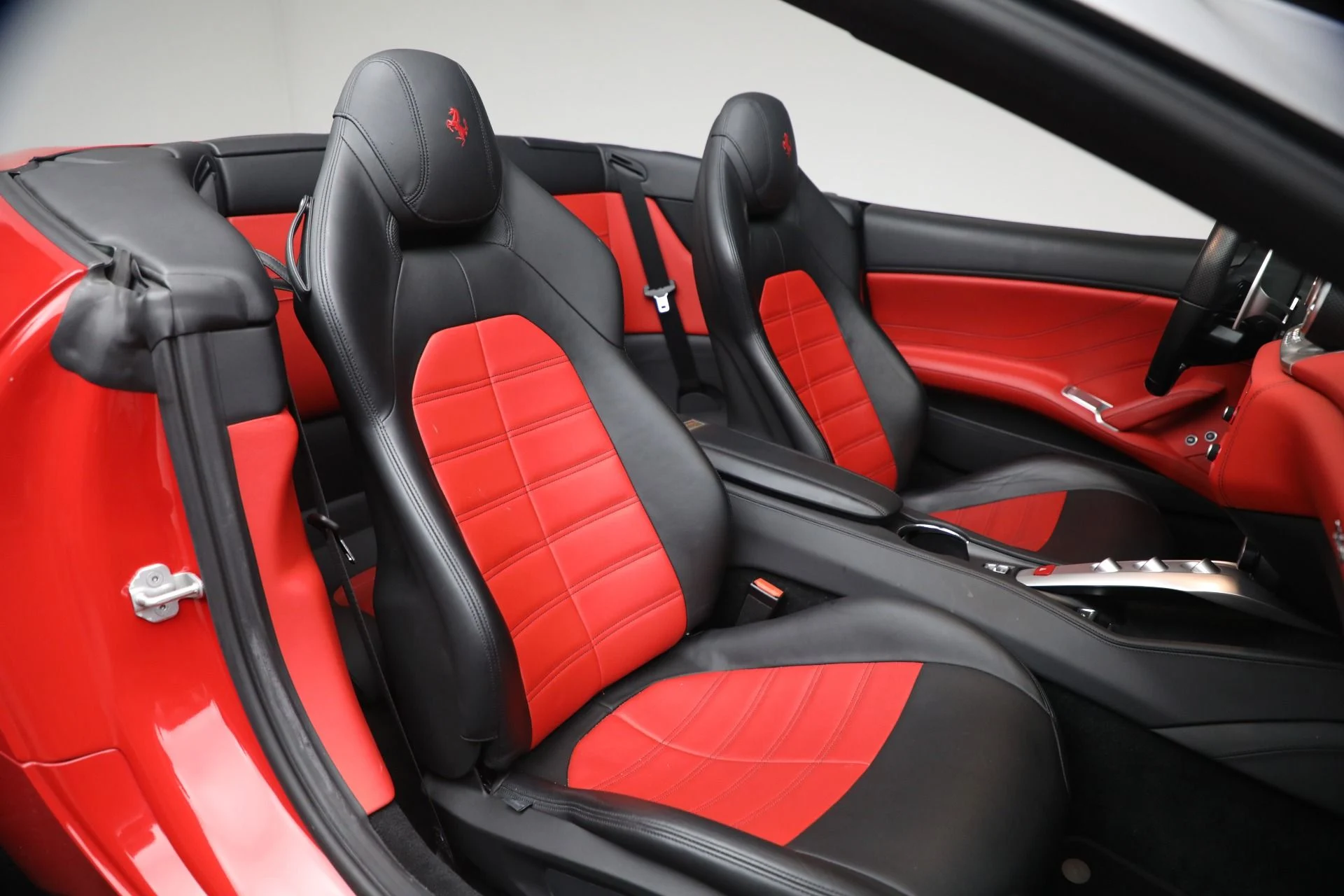 mph017_2241762886_Used_2017_Ferrari_California_T_1787347331_e3d0c81a90