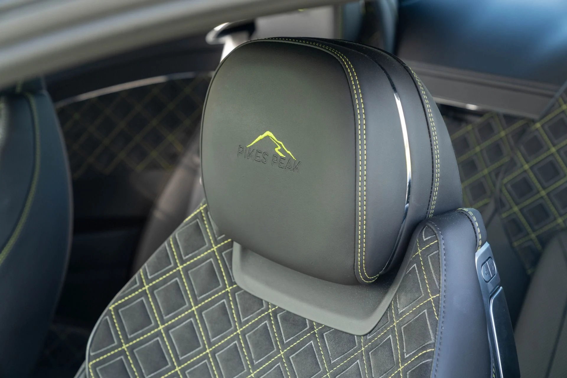 mph017_2253349619_Used_2020_Bentley_Continental_1_of_5_Pikes_Peak_Edition_GT_1761756018_7a4204ad05