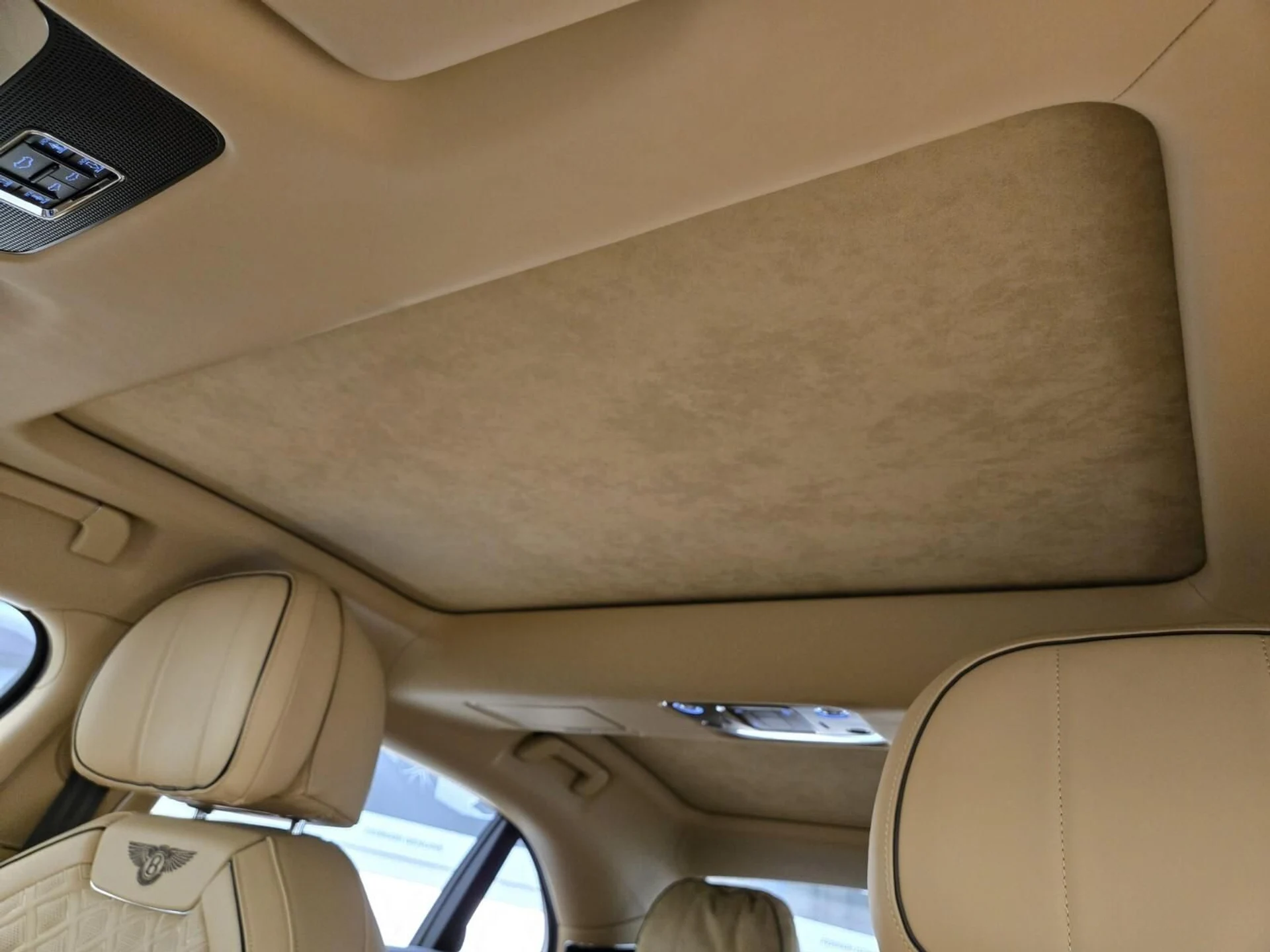 mph017_225943818_Used_2022_Bentley_Flying_Spur_V8_1767077523_596cd7ba5d