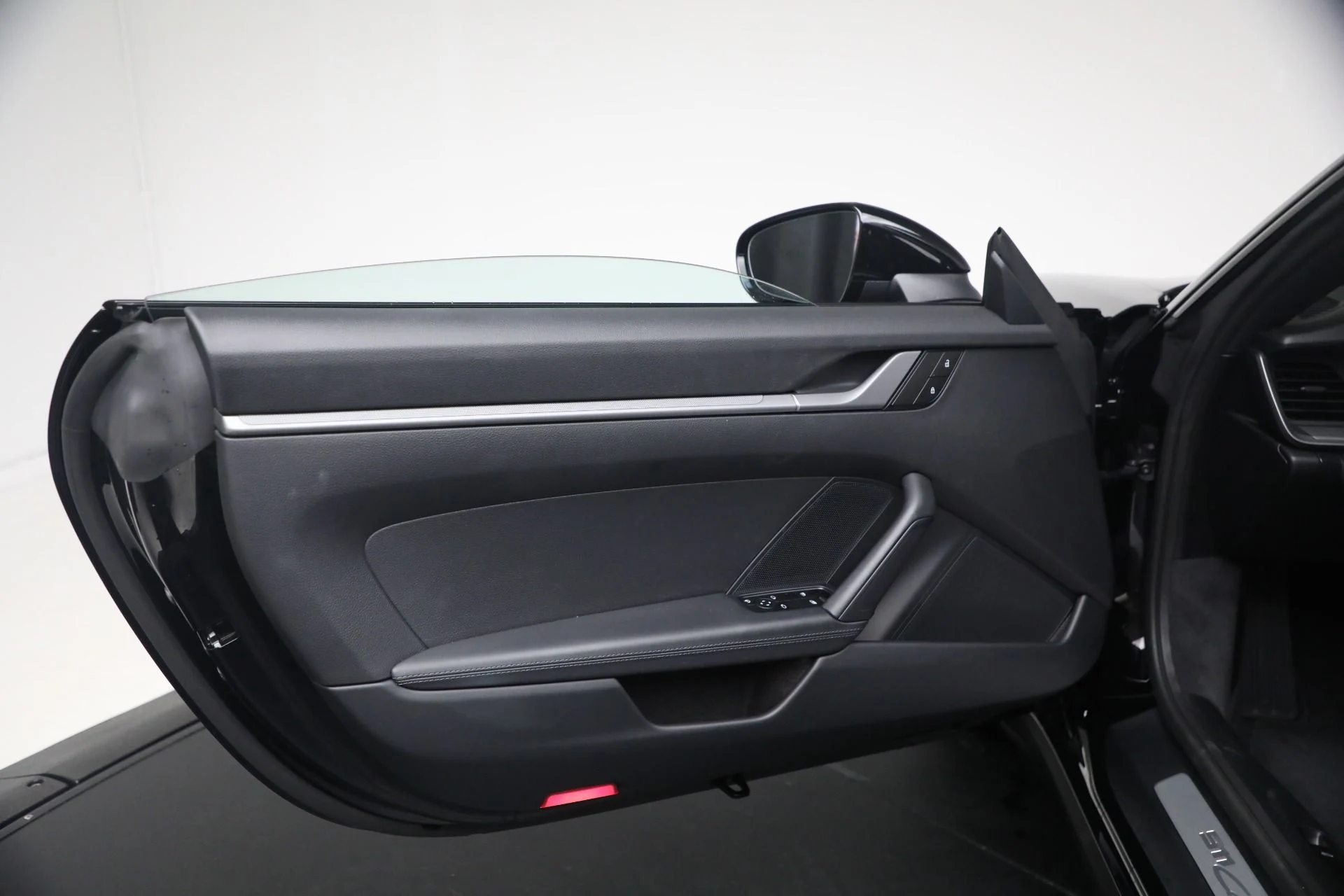 mph017_2259443880_Used_2025_Porsche_911_Carrera_1776712574_982dc0fdad