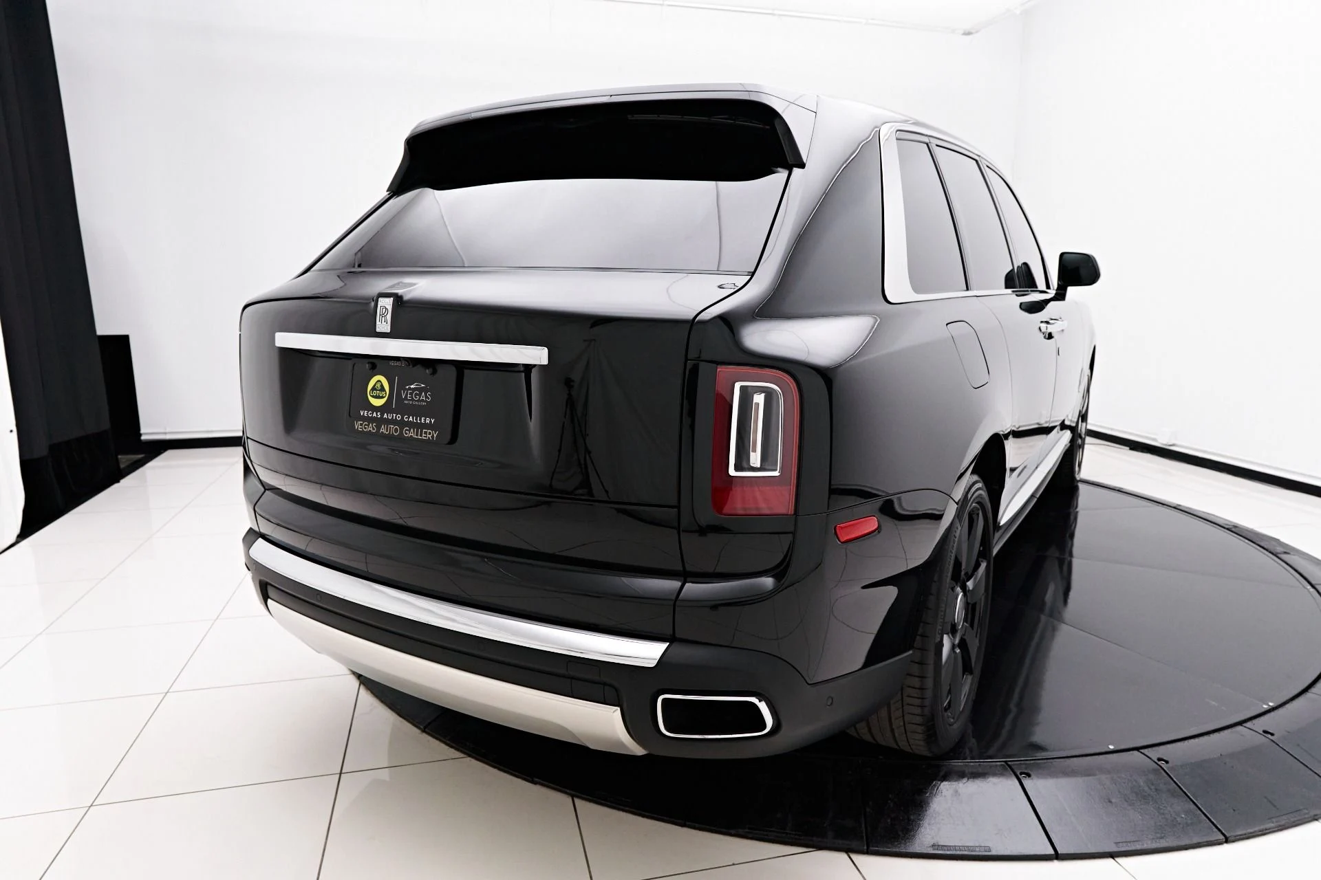 mph017_2260997919_Used_2021_Rolls_Royce_Cullinan_Base_1670108143_2c7e5d483e