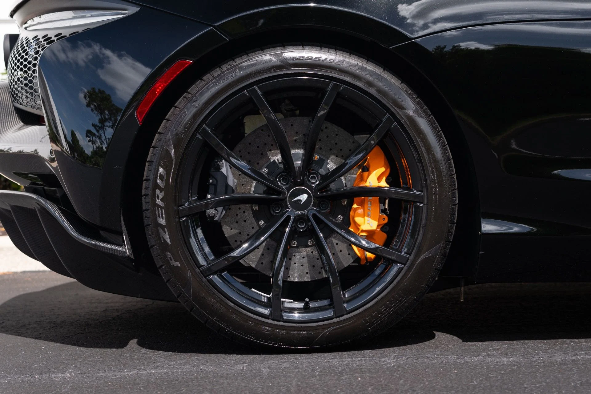 mph017_226745369_Used_2023_Mc_Laren_Artura_1780956042_8b9ae1e965