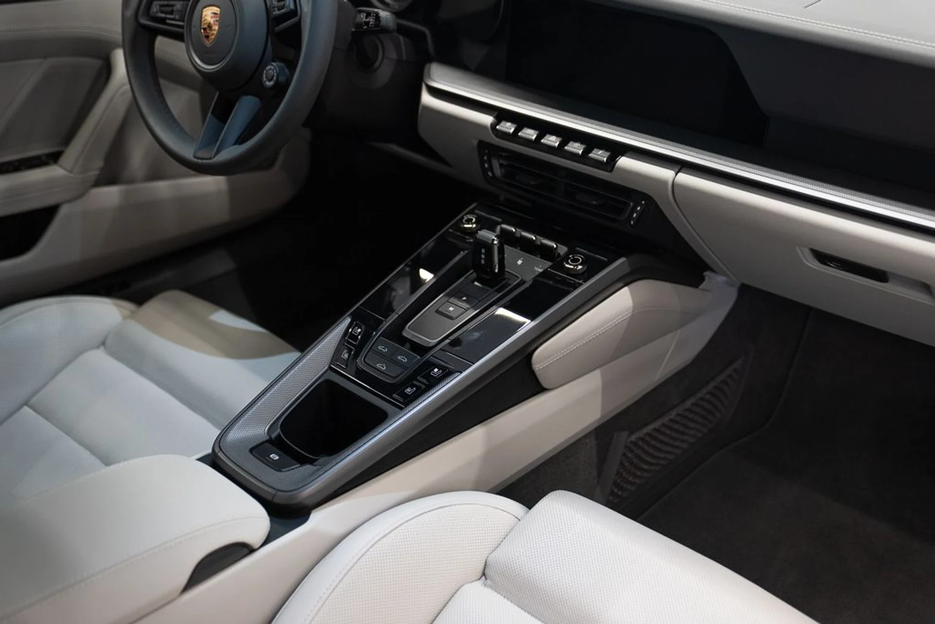 mph017_2270828647_porsche_911_2020_jpg_v_1778691807_daa533557b