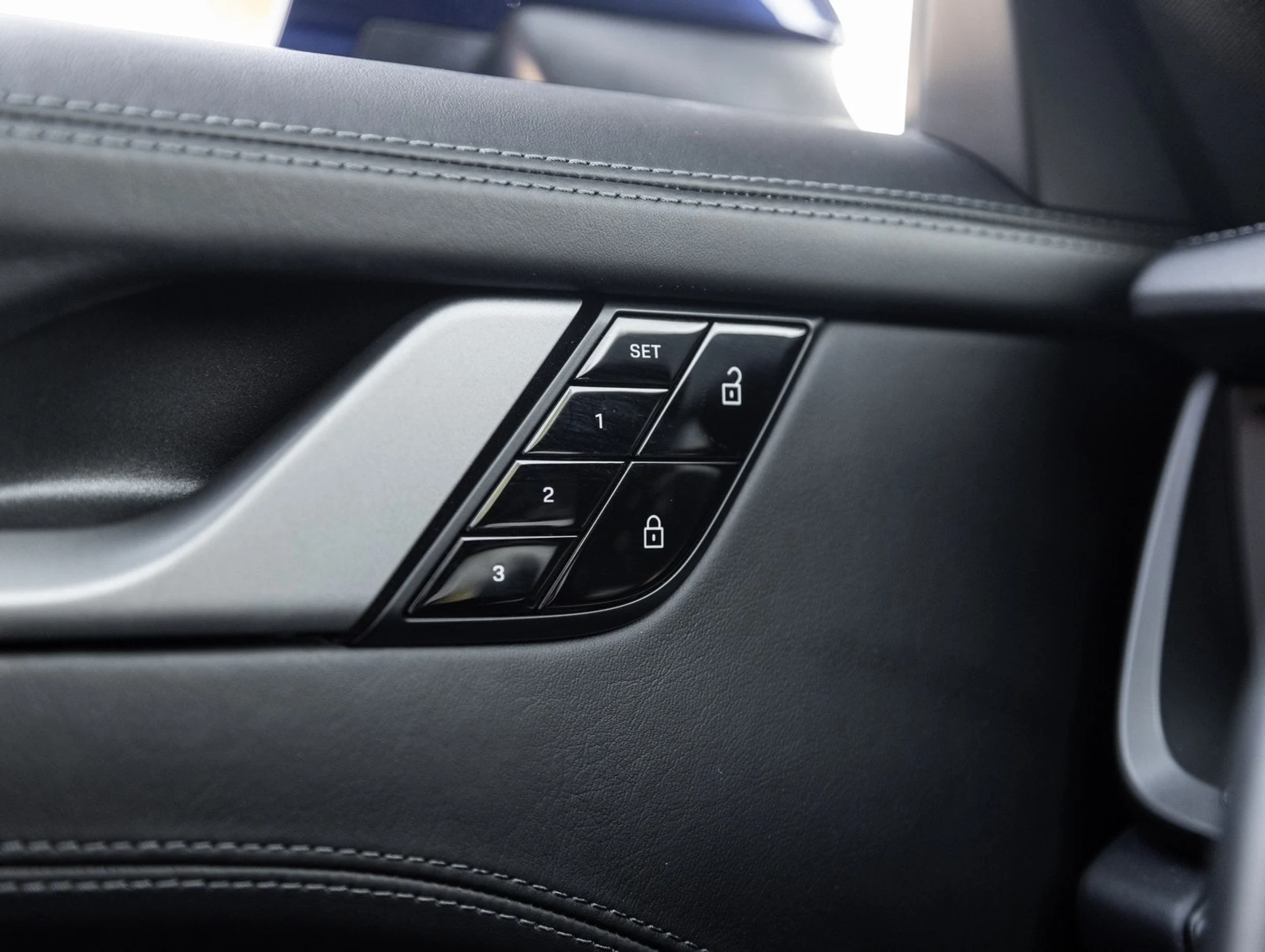 mph017_2271132635_18_1077d455c5