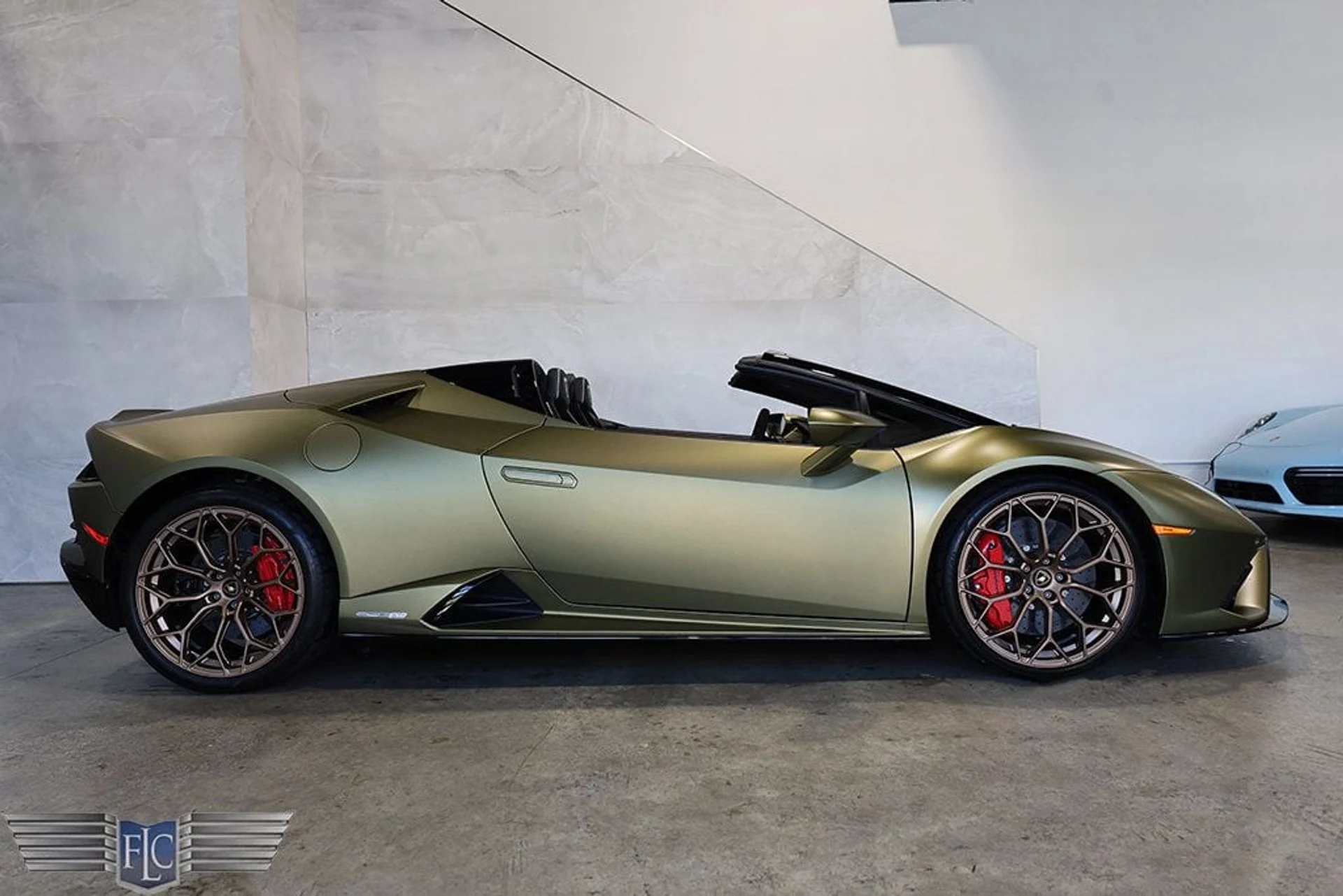 mph017_227193845_used_2022_lamborghini_huracan_evo_spyderrwd_9689_22989823_18_1024_a669f659dc