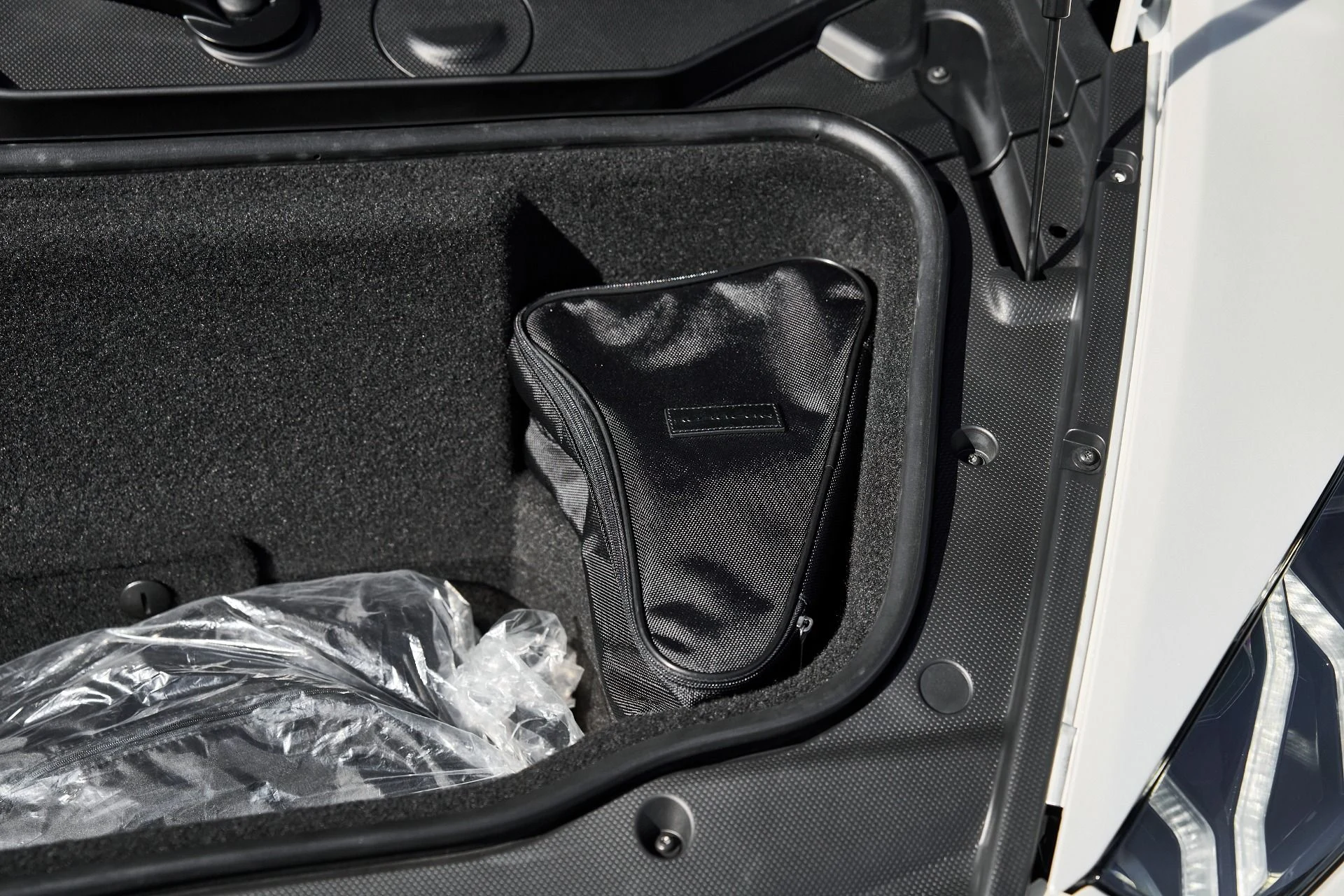 mph017_2276083350_Used_2022_Lamborghini_Huracan_EVO_Base_1761947347_c556865021