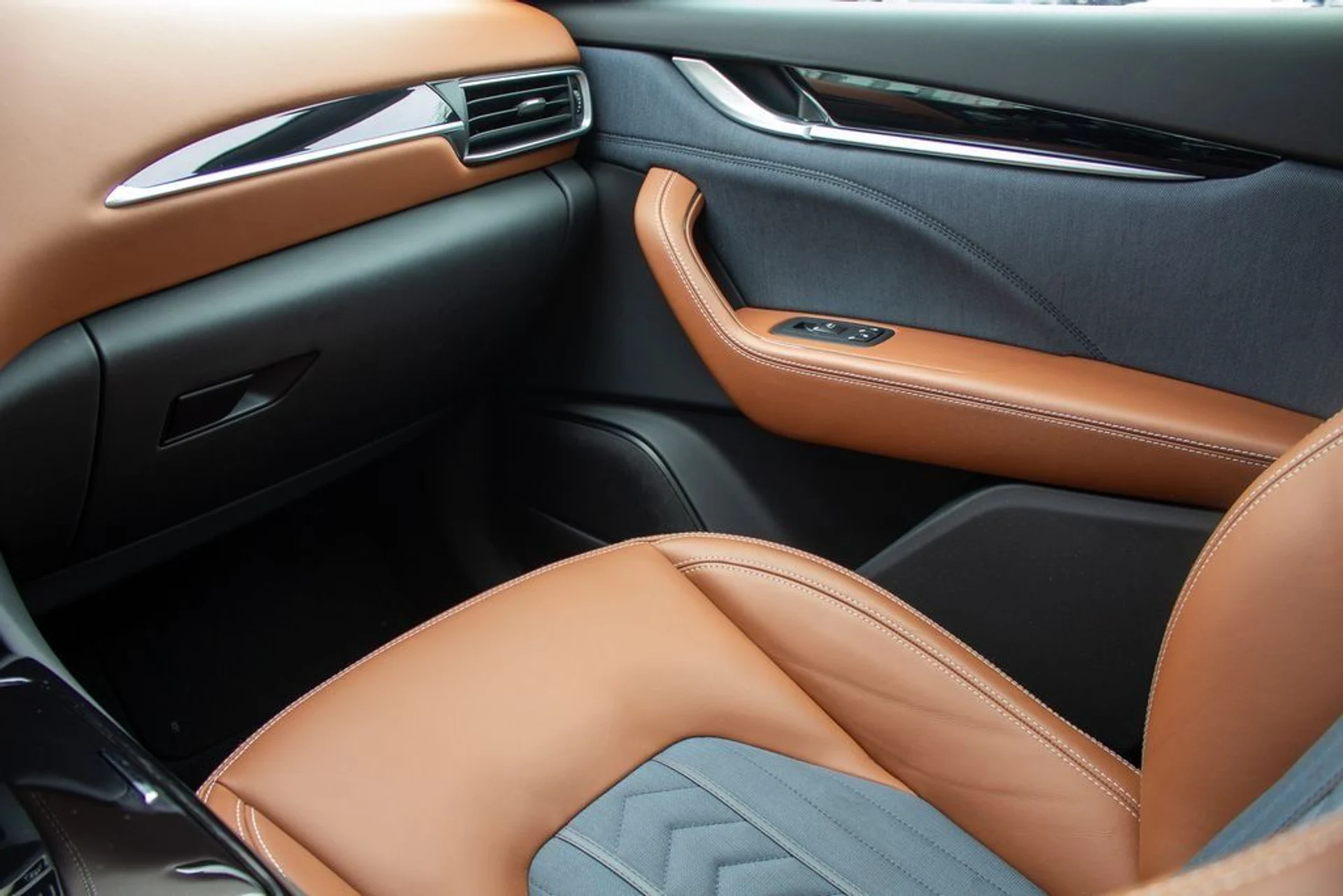 mph017_2279061277_4c4e14306c21d5bd84460f8ca2939744_472591ed43