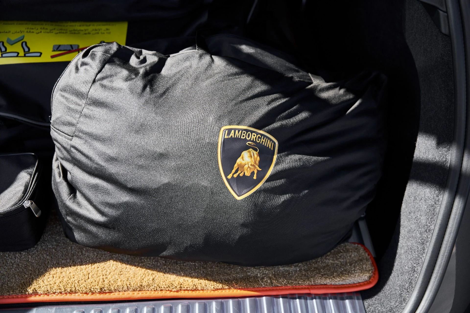 mph017_2281344971_Used_2025_Lamborghini_Urus_SE_1770086431_e9bae52142