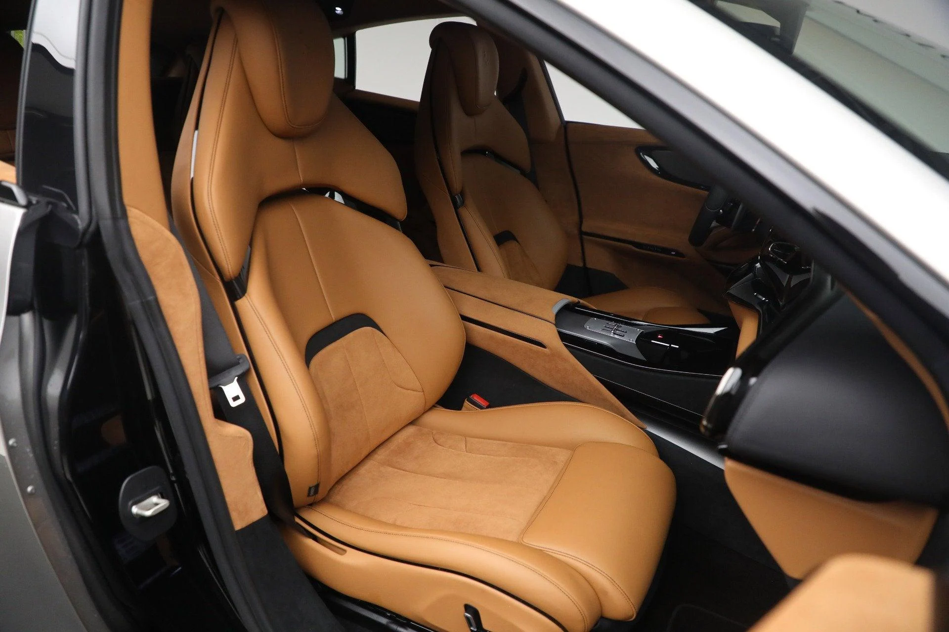 mph017_2282780648_Used_2024_Ferrari_Purosangue_1770937915_a7bddad9af