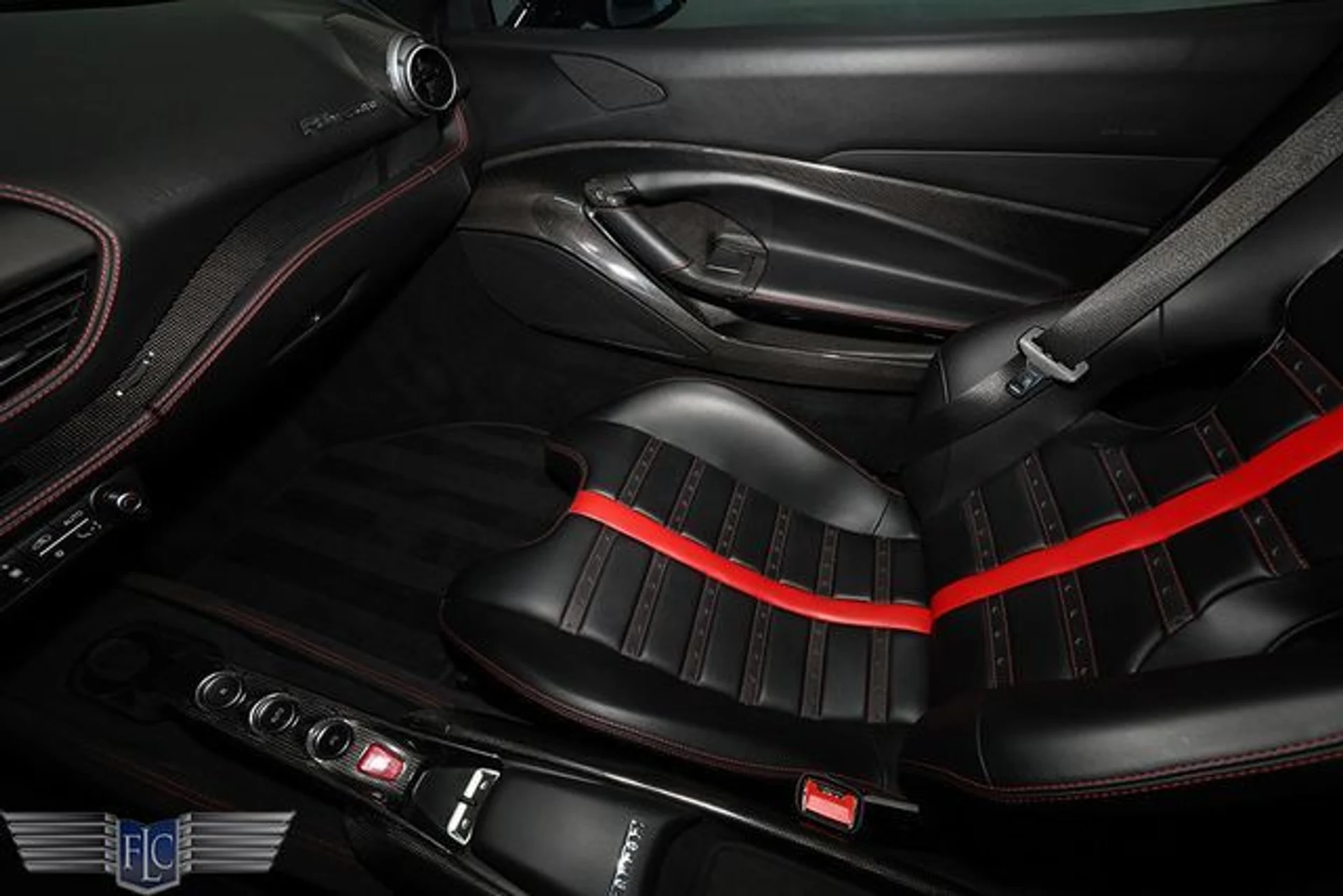 mph017_2288644796_used_2020_ferrari_f8_tributo_coupe_9689_22960423_22_640_8c95050ab4