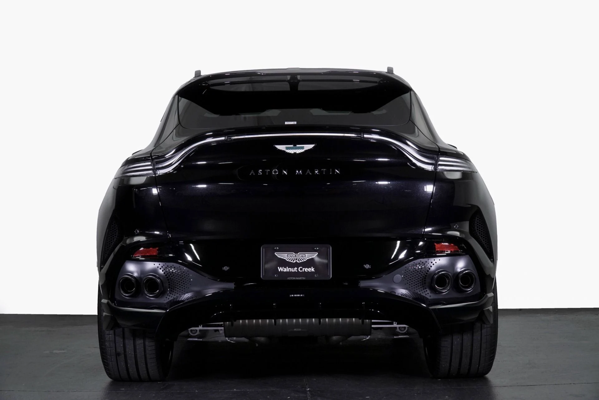 mph017_229231557_New_2026_Aston_Martin_DBX_707_1769661941_b8357988dd