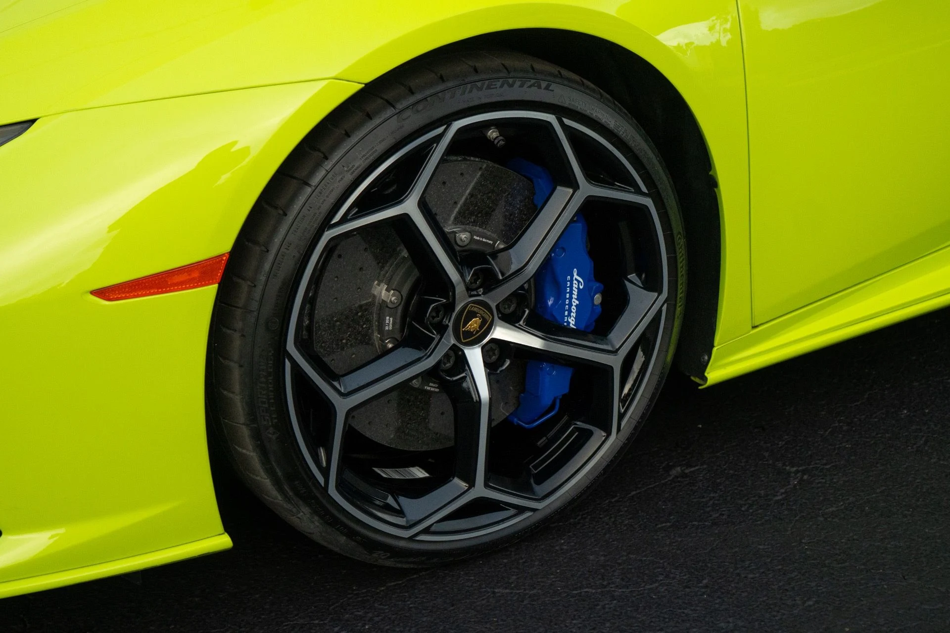 mph017_2293927713_Used_2020_Lamborghini_Huracan_EVO_1764467691_d64f456c1f