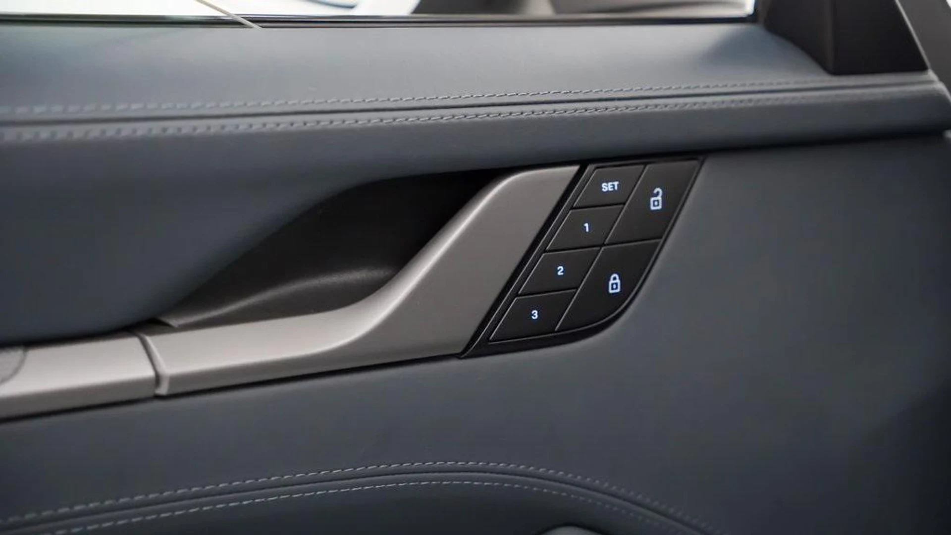 mph017_2301678304_Jogr_CRO_Yz_Zc98_FN_04gqy_BXI_6o7_A_41838f4fc0