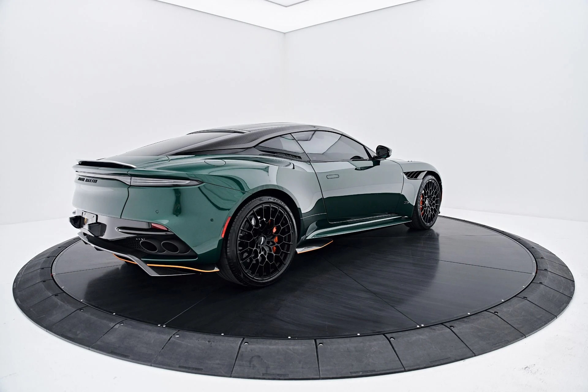 mph017_2311218718_Used_2023_Aston_Martin_DBS_Ultimate_1787789351_91a352de34