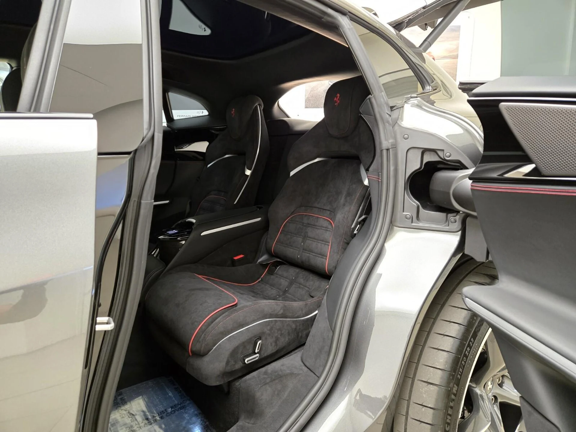 mph017_2311951605_Used_2026_Ferrari_Purosangue_1769237446_0b1a3404ec