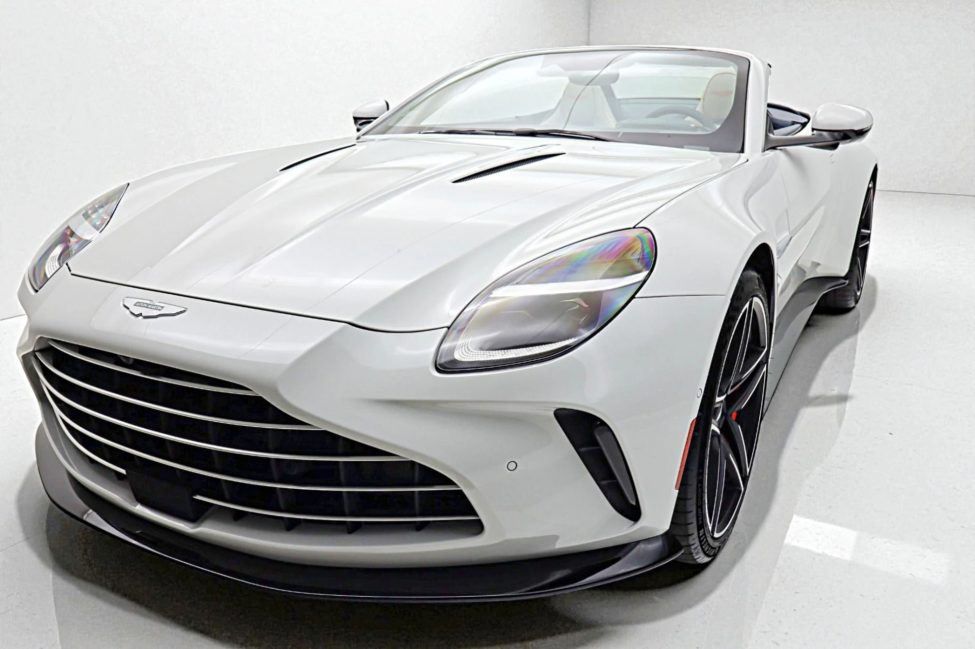 mph017_2316908282_New_2026_Aston_Martin_Vantage_Roadster_a170c62b6a