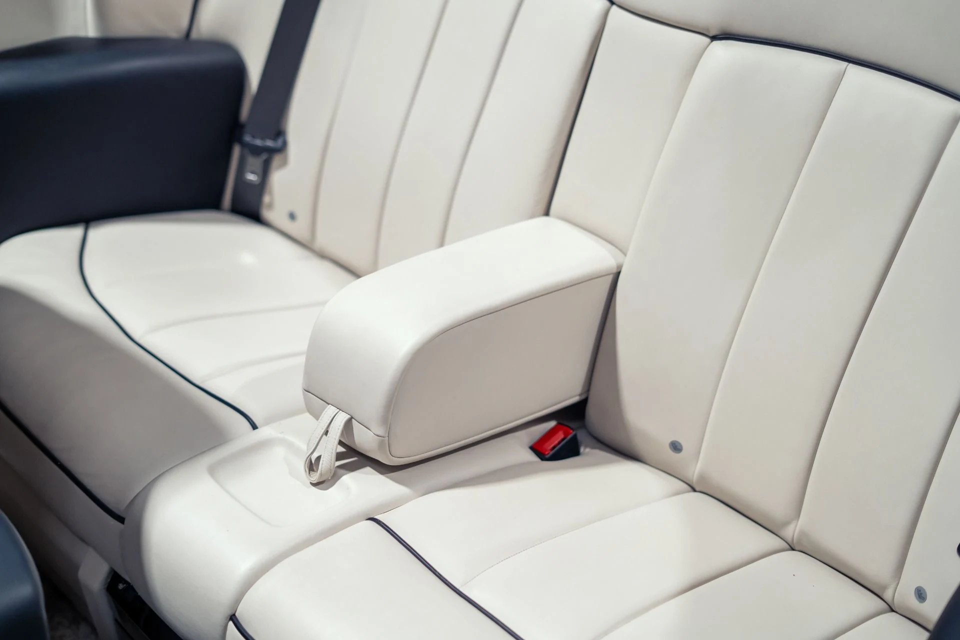 mph017_2325299915_Used_2014_Rolls_Royce_Phantom_Drophead_Coupe_1785564931_418e1289ed