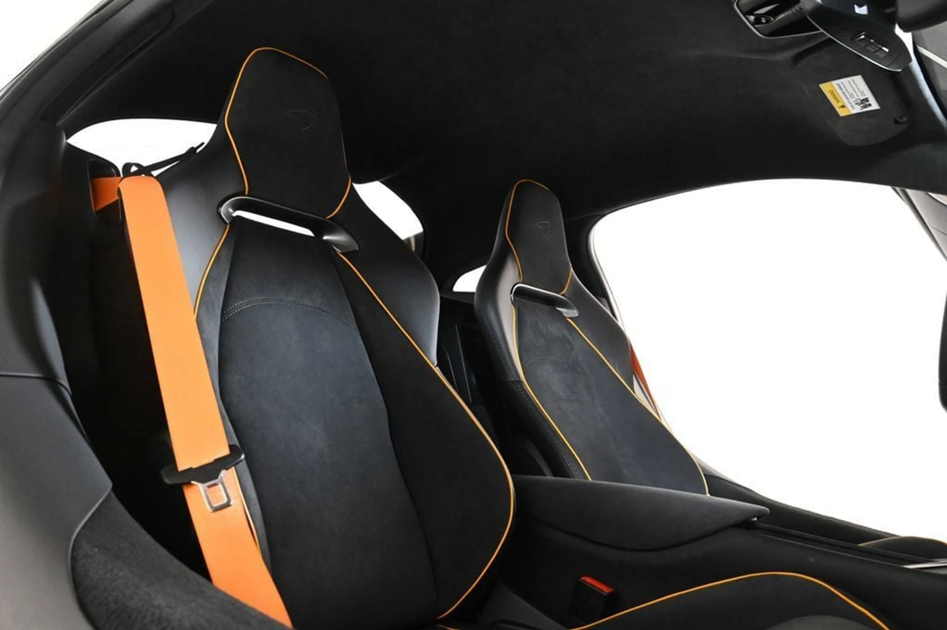 mph017_2330806198_used_2025_mclaren_artura_performance_11350_22911649_17_1024_e26a815991