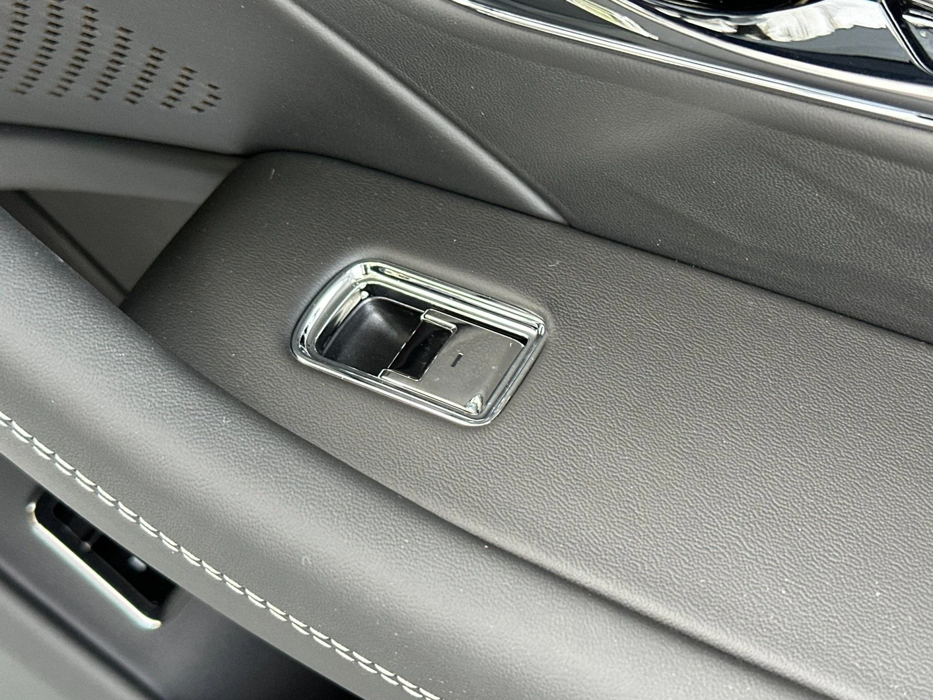 mph017_233116918_New_2025_Bentley_Flying_Spur_Speed_1760604246_c1d9f553a3