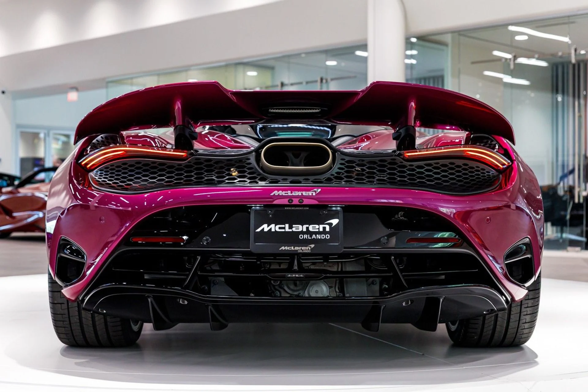 mph017_233265874_676_p18_l_a35cf5192d