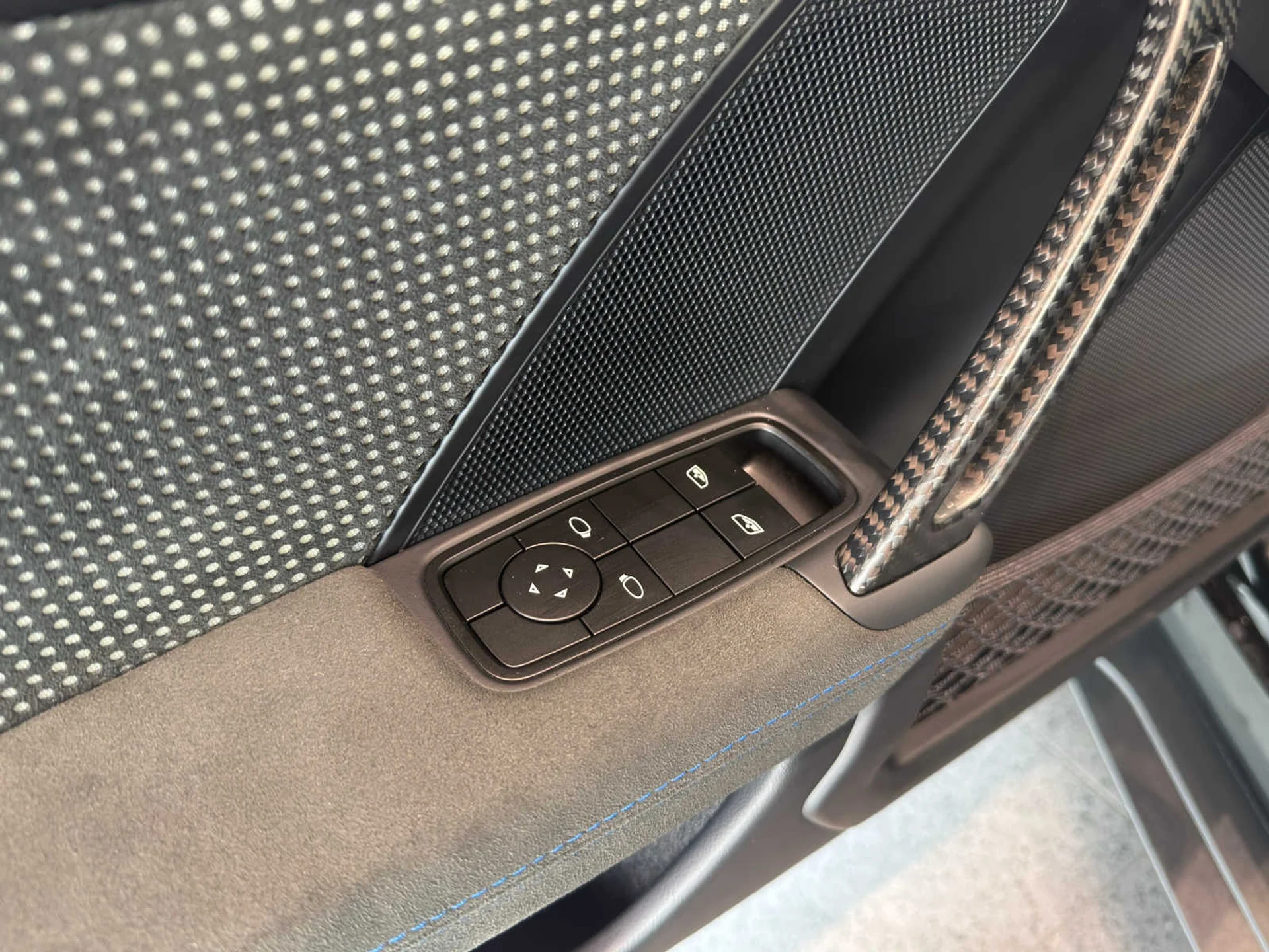 mph017_2333108188_d9dfe42b92d2b26ae20e4f62a20b7680x_58c1dab0de