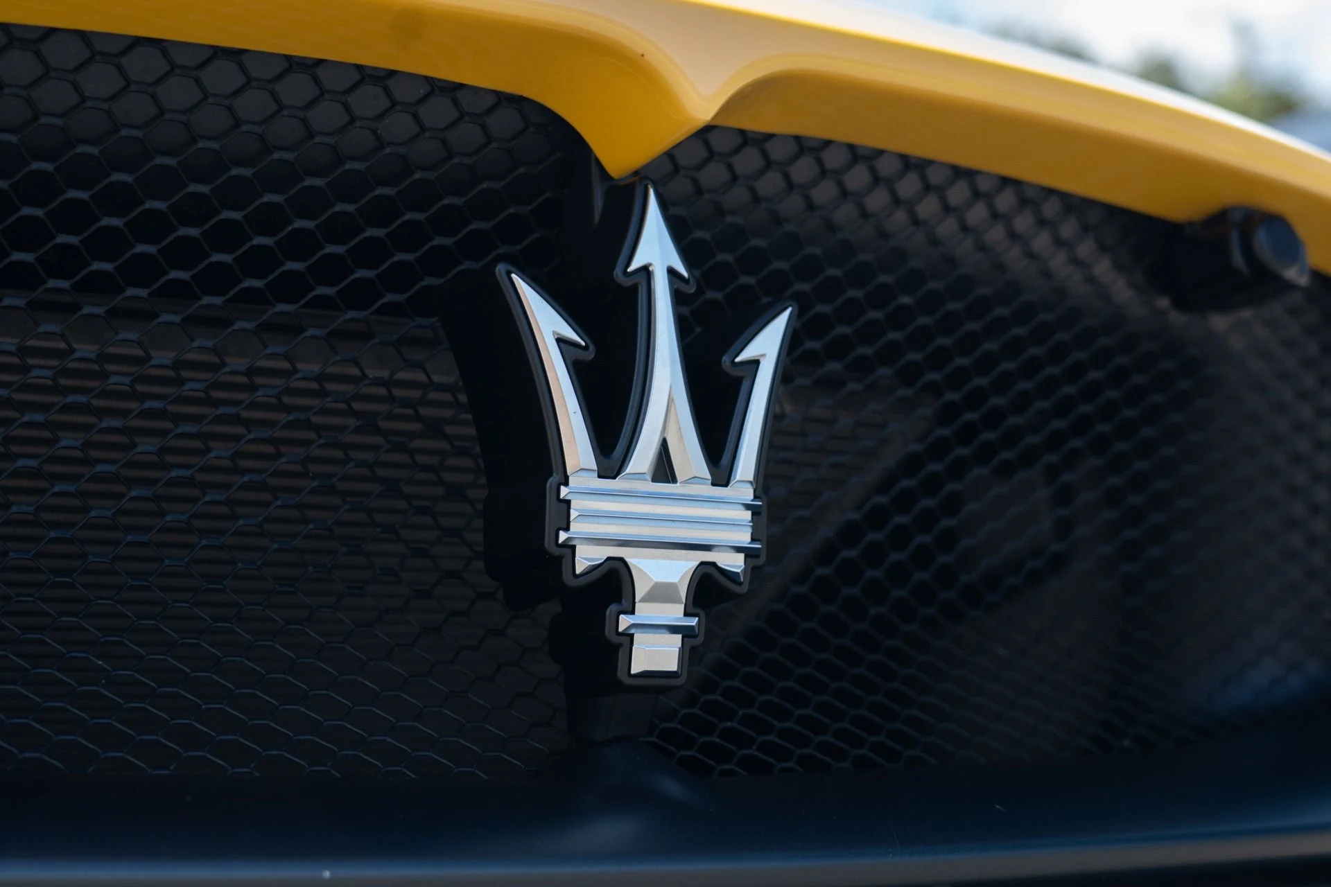 mph017_2338344811_Used_2023_Maserati_MC_20_1756163664_68bfb742ab
