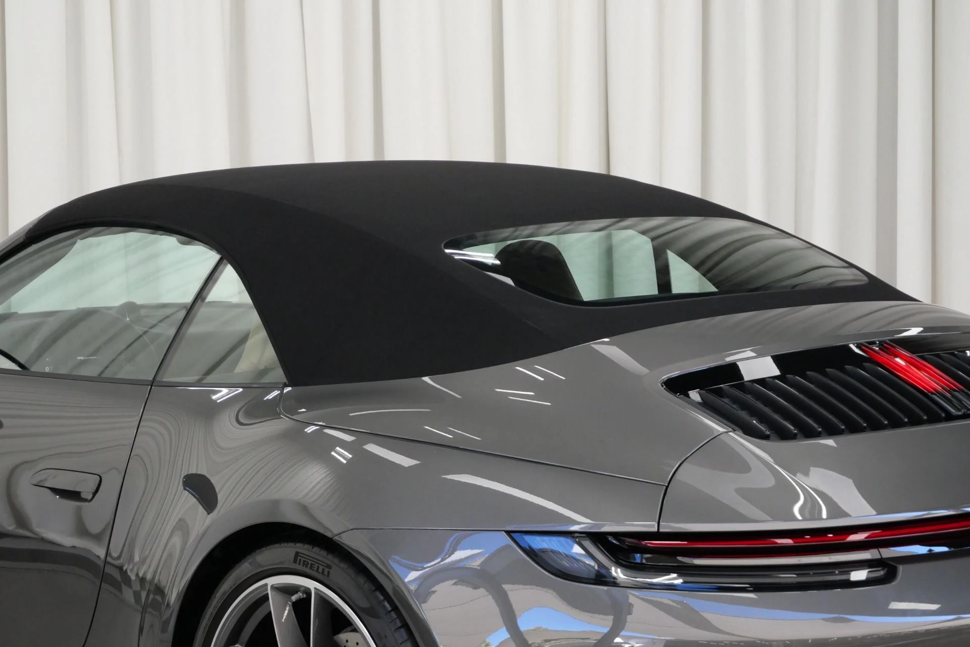 mph017_2346913032_Used_2021_Porsche_911_Carrera_S_Cabriolet_1757522439_4e4be7bc2b