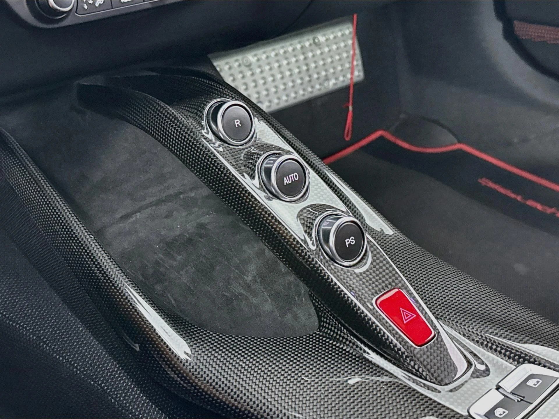 mph017_2347263511_Used_2020_Ferrari_812_Superfast_1788899402_d7a18c40e1