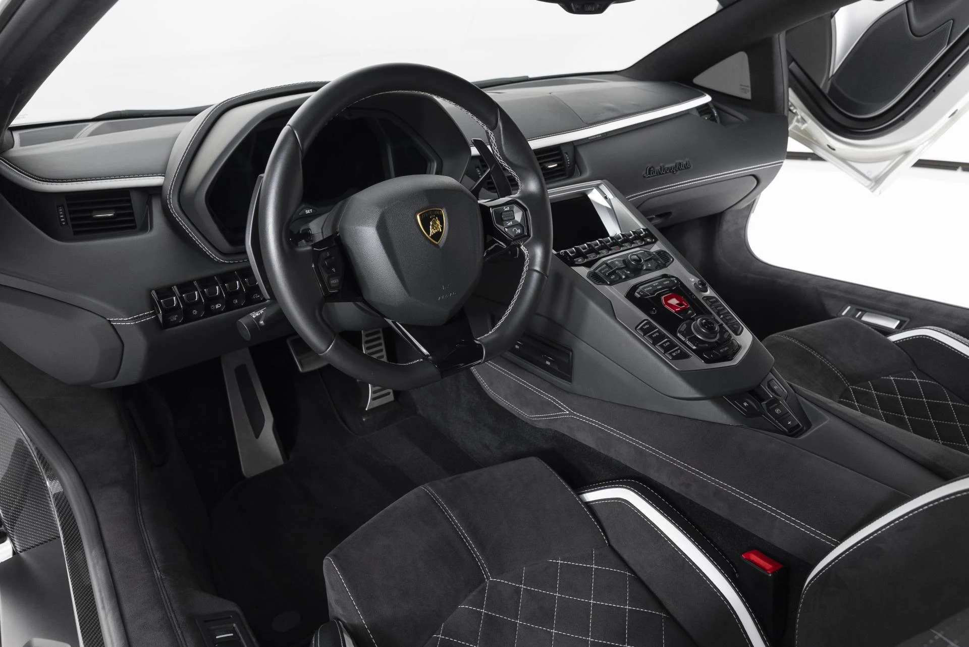 mph017_2355756350_Used_2018_Lamborghini_Aventador_LP_740_4_S_1752175729_4f4c4fa4a5
