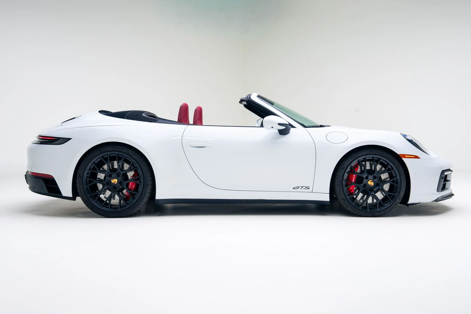 mph017_2360153598_Used_2022_Porsche_911_Carrera_4_GTS_1764979755_670bc36636