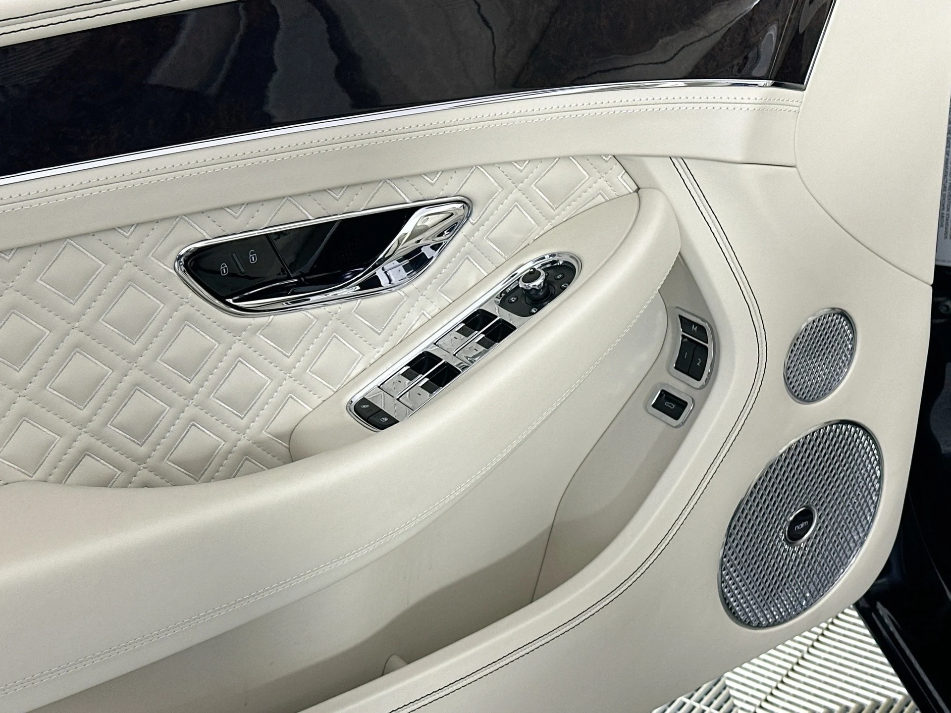 mph017_236133930_18_b7a68abf82