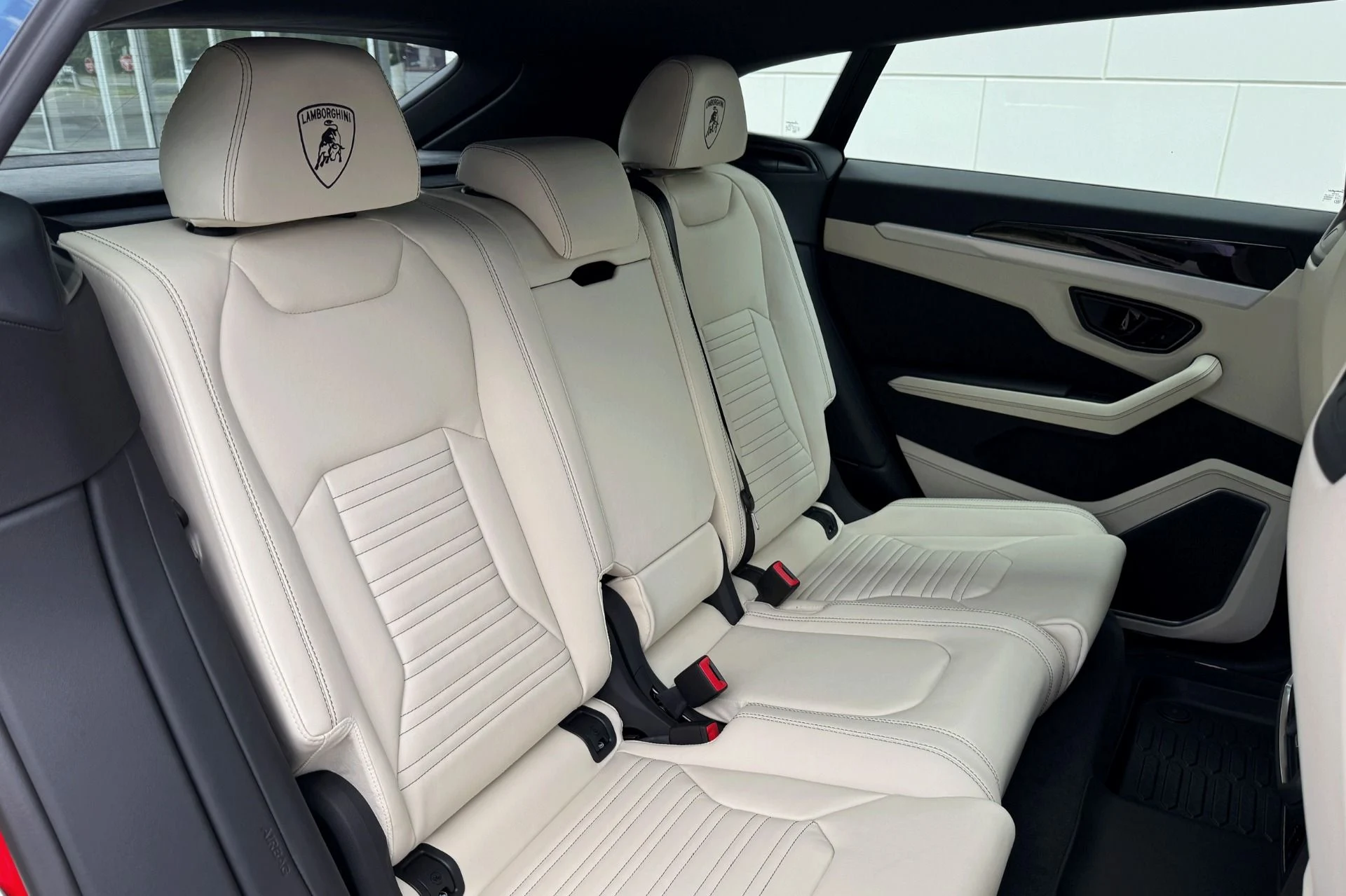 mph017_2363056261_New_2025_Lamborghini_Urus_SE_1756989496_70950a1f41