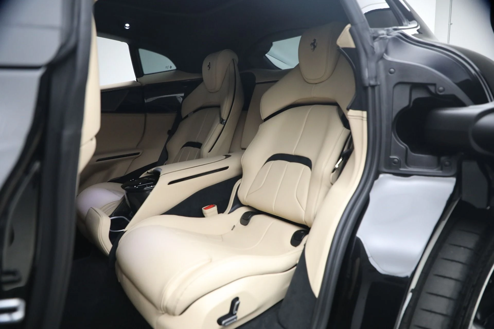 mph017_2367702468_Used_2024_Ferrari_Purosangue_1777901654_a36e7b4298
