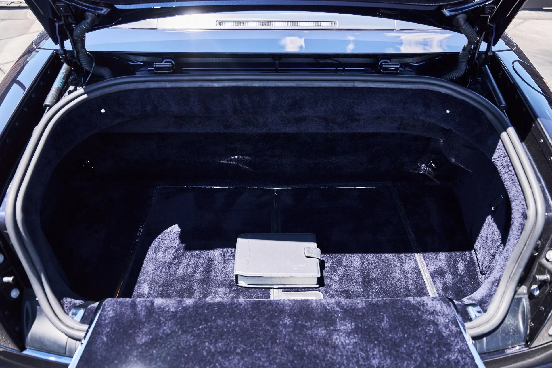 mph017_2369834601_Used_2009_Rolls_Royce_Phantom_Drophead_Coupe_Base_1779209643_55fde004f7