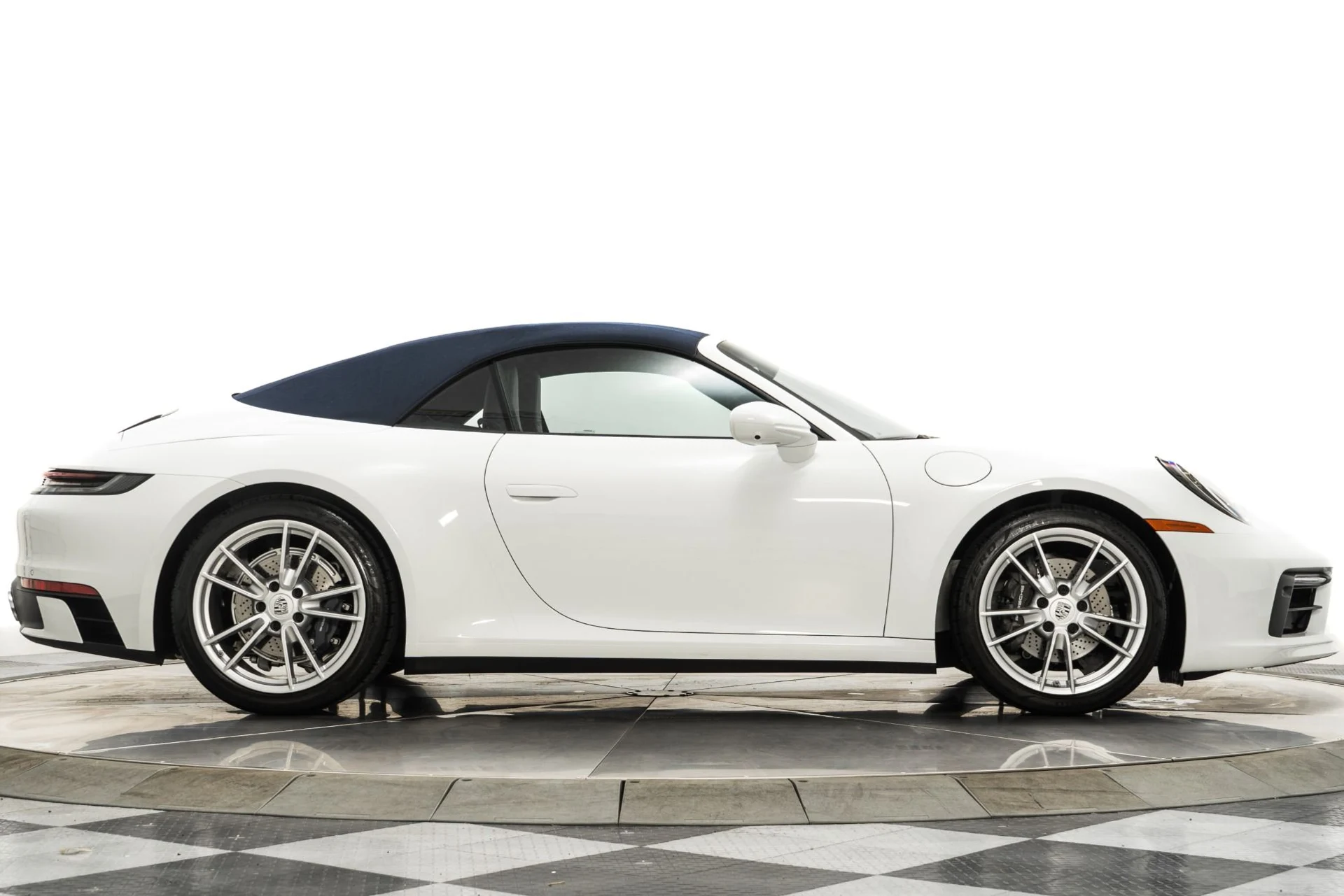 mph017_2382021919_Used_2023_Porsche_911_Carrera_Cabriolet_1756923318_ae4feaca79