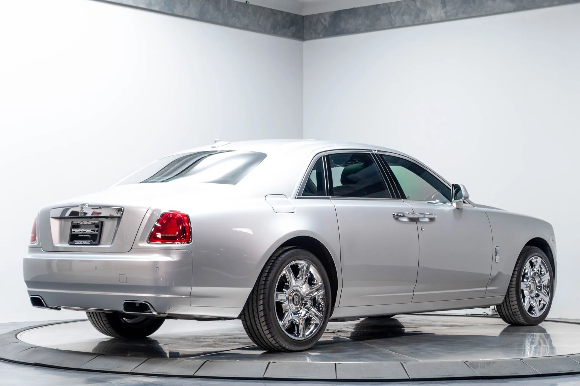 mph017_2385319012_Used_2012_Rolls_Royce_Ghost_1778014944_f97d3629b6