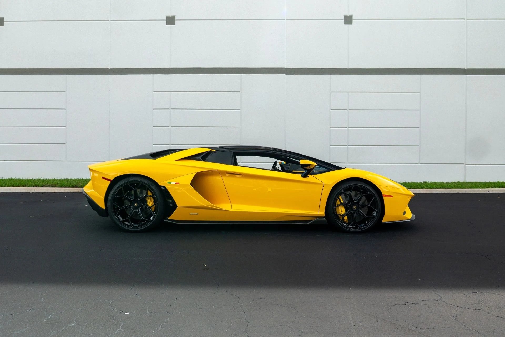 mph017_2385822404_Used_2022_Lamborghini_Aventador_LP_780_4_Ultimae_1757714109_eb99ae4bca