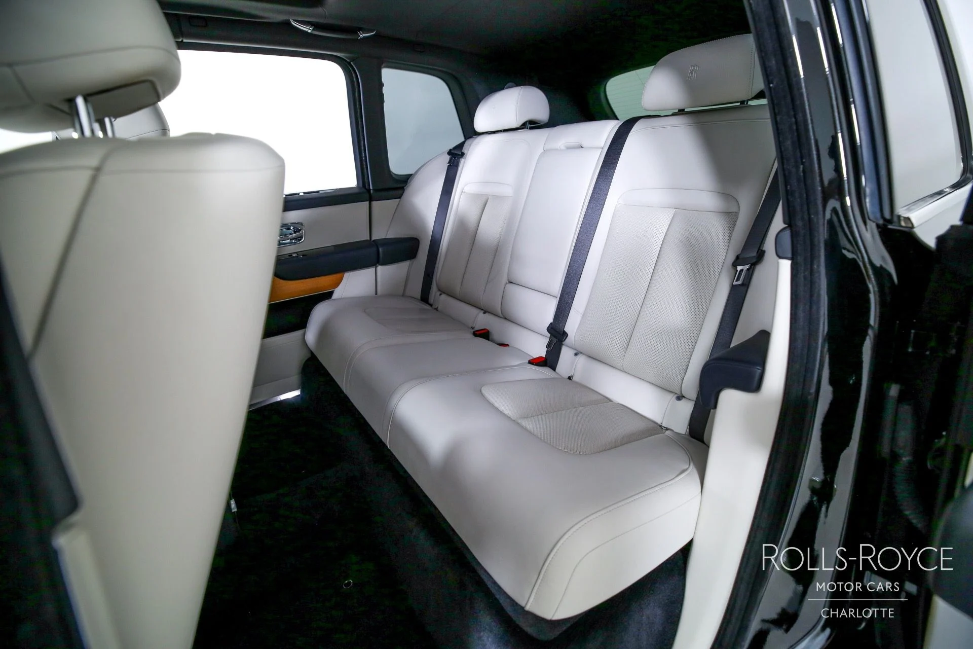 mph017_238735269_Used_2019_Rolls_Royce_Cullinan_1754411729_95f2505116